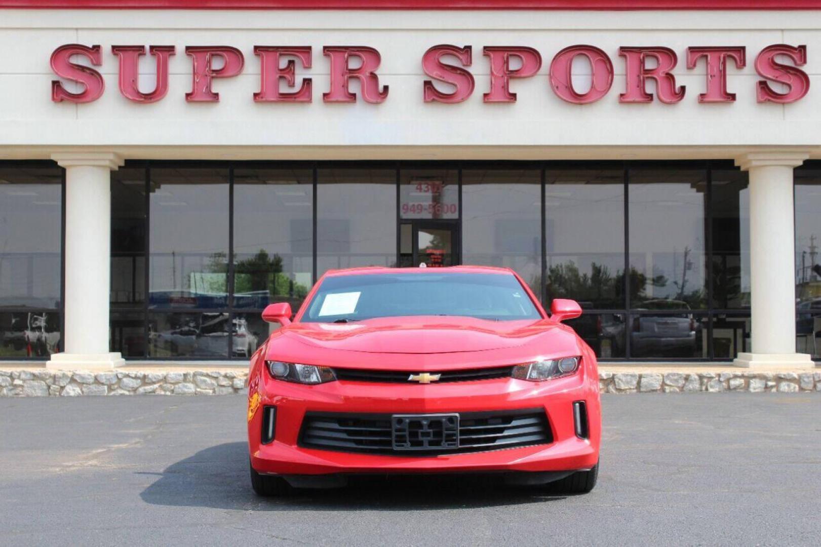 2016 Red Chevrolet Camaro 1LT Coupe (1G1FB1RS3G0) with an 3.6L V6 DOHC 24V engine, 6A transmission, located at 4301 NW 39th , Oklahoma City, OK, 73112, (405) 949-5600, 35.512135, -97.598671 - NO DRIVERS LICENSE - NO FULL COVERAGE INSURANCE - NO CREDIT CHECK. COME ON OVER TO SUPERSPORTS AND TAKE A LOOK AND TEST DRIVE PLEASE GIVE US A CALL AT (405) 949-5600. NO LICENCIA DE MANEJAR - NO SEGURO DE COBERTURA TOTAL - NO VERIFICACION DE CREDITO. POR FAVOR VENGAN A SUPERSPORTS, EC - Photo#0