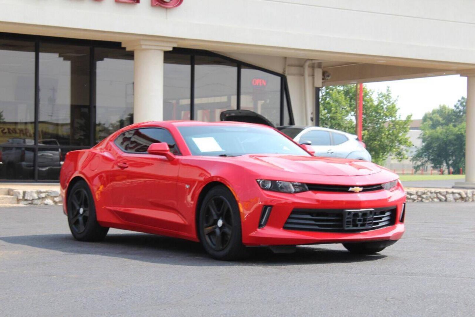 2016 Red Chevrolet Camaro 1LT Coupe (1G1FB1RS3G0) with an 3.6L V6 DOHC 24V engine, 6A transmission, located at 4301 NW 39th , Oklahoma City, OK, 73112, (405) 949-5600, 35.512135, -97.598671 - NO DRIVERS LICENSE - NO FULL COVERAGE INSURANCE - NO CREDIT CHECK. COME ON OVER TO SUPERSPORTS AND TAKE A LOOK AND TEST DRIVE PLEASE GIVE US A CALL AT (405) 949-5600. NO LICENCIA DE MANEJAR - NO SEGURO DE COBERTURA TOTAL - NO VERIFICACION DE CREDITO. POR FAVOR VENGAN A SUPERSPORTS, EC - Photo#2