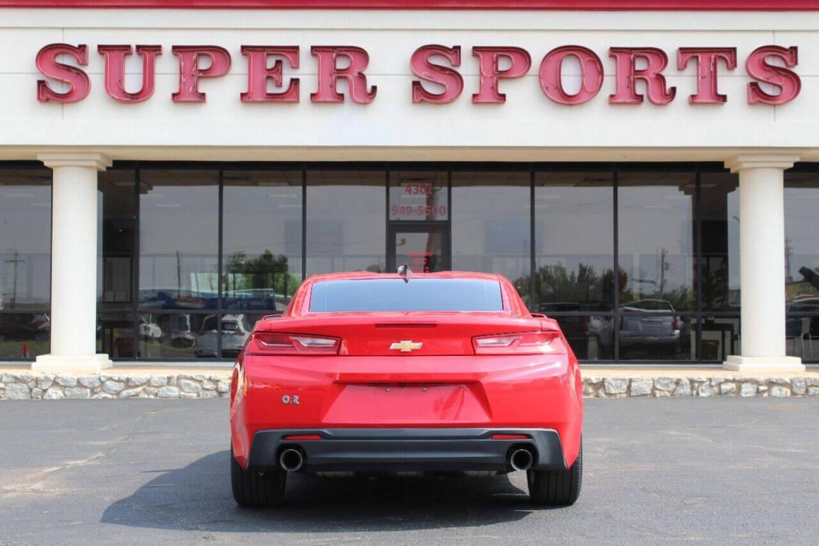 2016 Red Chevrolet Camaro 1LT Coupe (1G1FB1RS3G0) with an 3.6L V6 DOHC 24V engine, 6A transmission, located at 4301 NW 39th , Oklahoma City, OK, 73112, (405) 949-5600, 35.512135, -97.598671 - NO DRIVERS LICENSE - NO FULL COVERAGE INSURANCE - NO CREDIT CHECK. COME ON OVER TO SUPERSPORTS AND TAKE A LOOK AND TEST DRIVE PLEASE GIVE US A CALL AT (405) 949-5600. NO LICENCIA DE MANEJAR - NO SEGURO DE COBERTURA TOTAL - NO VERIFICACION DE CREDITO. POR FAVOR VENGAN A SUPERSPORTS, EC - Photo#4