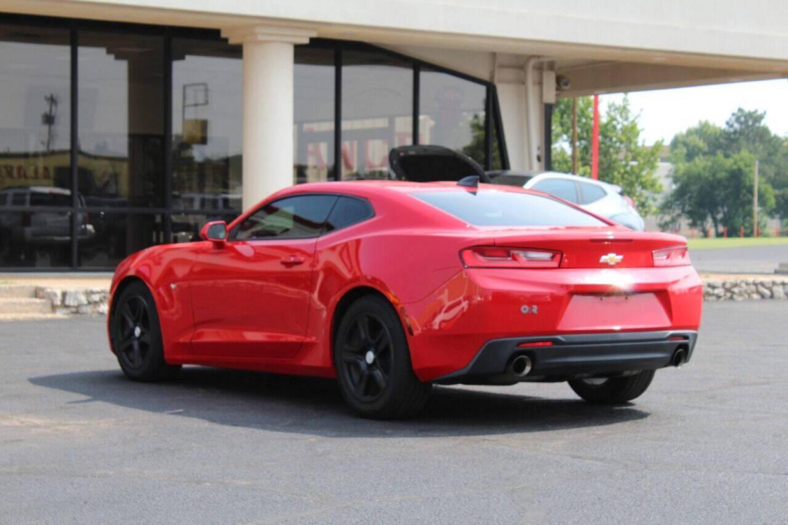 2016 Red Chevrolet Camaro 1LT Coupe (1G1FB1RS3G0) with an 3.6L V6 DOHC 24V engine, 6A transmission, located at 4301 NW 39th , Oklahoma City, OK, 73112, (405) 949-5600, 35.512135, -97.598671 - NO DRIVERS LICENSE - NO FULL COVERAGE INSURANCE - NO CREDIT CHECK. COME ON OVER TO SUPERSPORTS AND TAKE A LOOK AND TEST DRIVE PLEASE GIVE US A CALL AT (405) 949-5600. NO LICENCIA DE MANEJAR - NO SEGURO DE COBERTURA TOTAL - NO VERIFICACION DE CREDITO. POR FAVOR VENGAN A SUPERSPORTS, EC - Photo#5