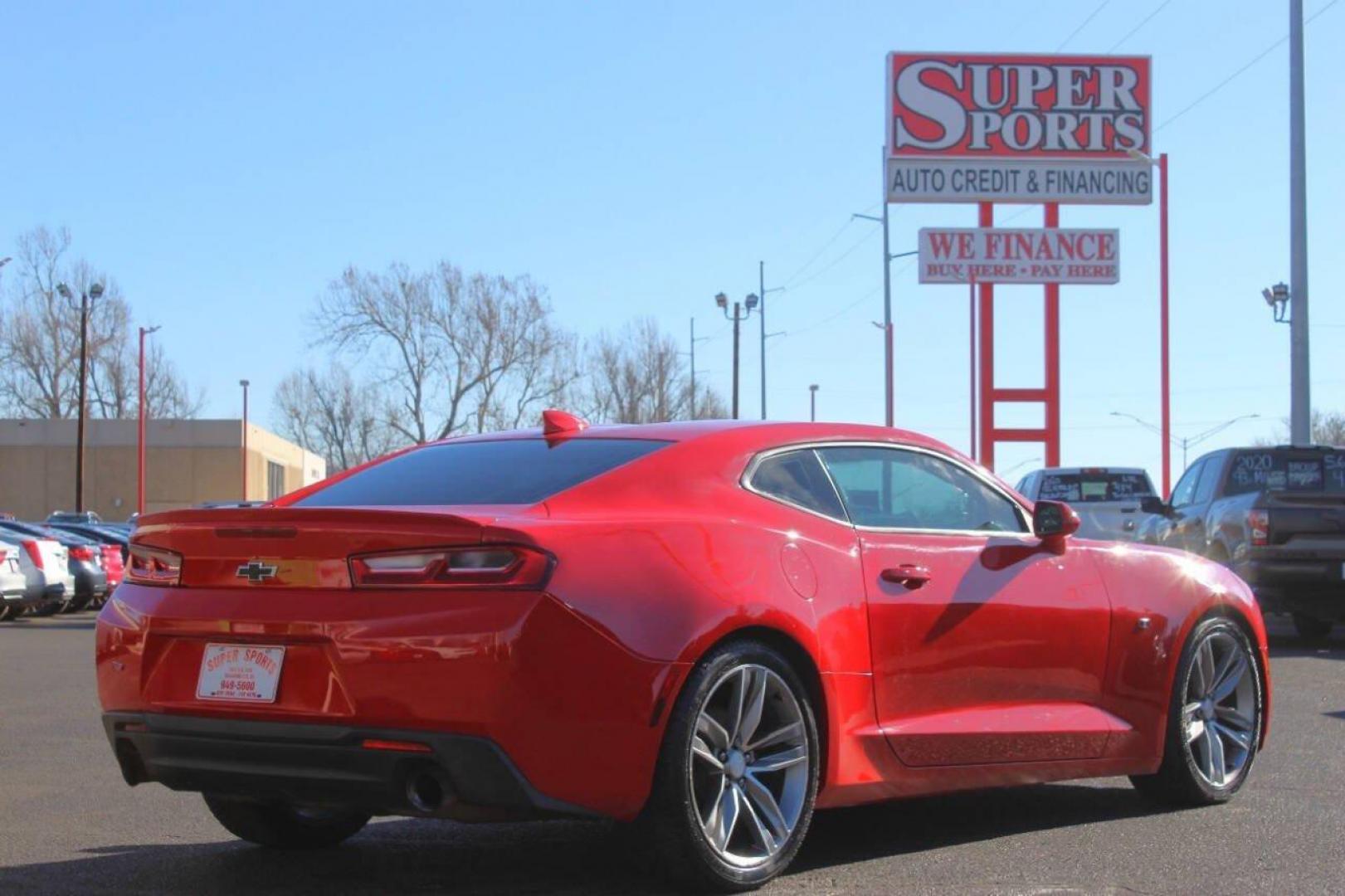 2018 Red Chevrolet Camaro 1LT Coupe (1G1FB1RX0J0) with an 2.0L L4 DOHC 16V TURBO engine, 6A transmission, located at 4301 NW 39th , Oklahoma City, OK, 73112, (405) 949-5600, 35.512135, -97.598671 - NO DRIVERS LICENCE NO-FULL COVERAGE INSURANCE-NO CREDIT CHECK. COME ON OVER TO SUPERSPORTS AND TAKE A LOOK AND TEST DRIVE. PLEASE GIVE US A CALL AT (405) 949-5600. NO LICENSIA DE MANEJAR- NO SEGURO DE COBERTURA TOTAL- NO VERIFICACCION DE CREDITO. POR FAVOR VENGAN A SUPERSPORTS, ECHE UN - Photo#3