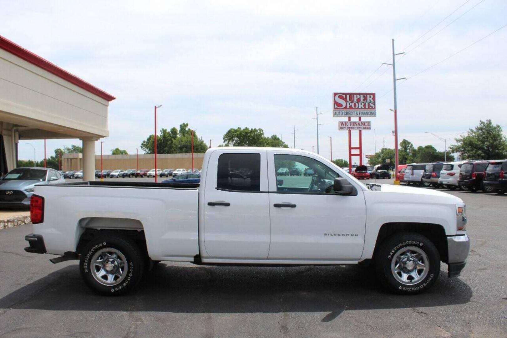 2017 White Chevrolet Silverado 1500 Work Truck Double Cab 2WD (1GCRCNEC9HZ) with an 5.3L V8 OHV 16V engine, 6A transmission, located at 4301 NW 39th , Oklahoma City, OK, 73112, (405) 949-5600, 35.512135, -97.598671 - NO DRIVERS LICENSE - NO FULL COVERAGE INSURANCE - NO CREDIT CHECK. . COME ON OVER TO SUPERSPORTS AND TAKE A LOOK AND TEST DRIVE. PLEASE GIVE US A CALL AT (405) 949-5600. NO LICENCIA DE MANEJAR - NO SEGURO DE COBERTURA TOTAL - NO VERIFICACION DE CREDITO. POR FAVOR VENGAN A SUPERSPORTS, EC - Photo#3