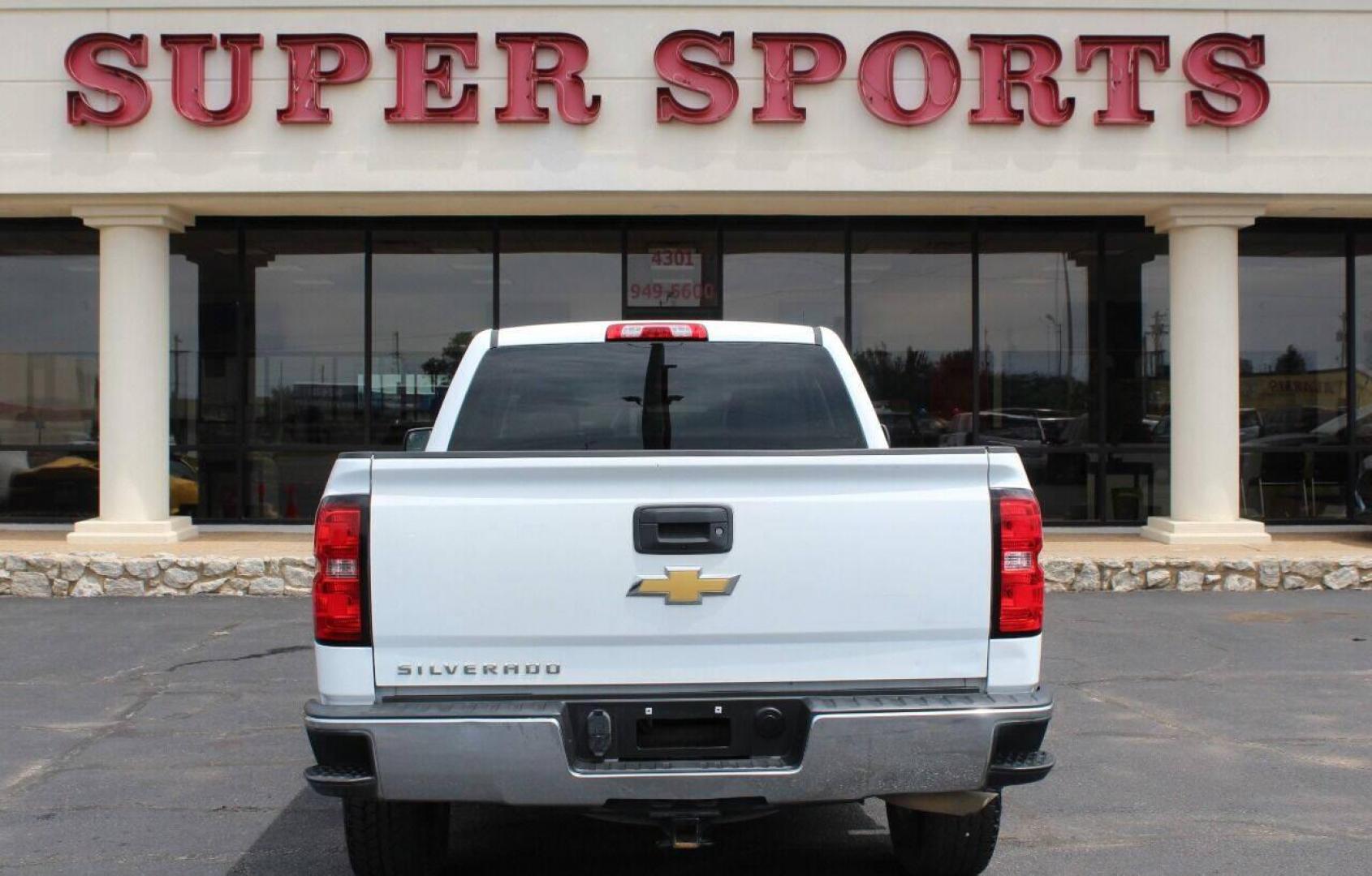 2017 White Chevrolet Silverado 1500 Work Truck Double Cab 2WD (1GCRCNEC9HZ) with an 5.3L V8 OHV 16V engine, 6A transmission, located at 4301 NW 39th , Oklahoma City, OK, 73112, (405) 949-5600, 35.512135, -97.598671 - NO DRIVERS LICENSE - NO FULL COVERAGE INSURANCE - NO CREDIT CHECK. . COME ON OVER TO SUPERSPORTS AND TAKE A LOOK AND TEST DRIVE. PLEASE GIVE US A CALL AT (405) 949-5600. NO LICENCIA DE MANEJAR - NO SEGURO DE COBERTURA TOTAL - NO VERIFICACION DE CREDITO. POR FAVOR VENGAN A SUPERSPORTS, EC - Photo#4