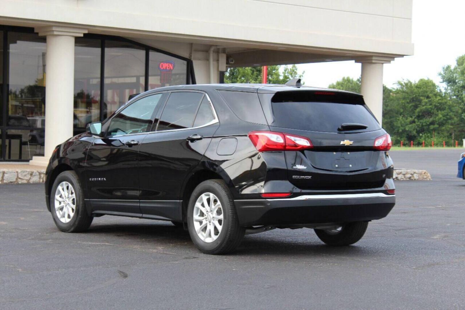 2020 Black Chevrolet Equinox LT 1.5 2WD (2GNAXKEV9L6) with an 1.5L L4 DIR DOHC 16V TURBO engine, 6A transmission, located at 4301 NW 39th , Oklahoma City, OK, 73112, (405) 949-5600, 35.512135, -97.598671 - Photo#5