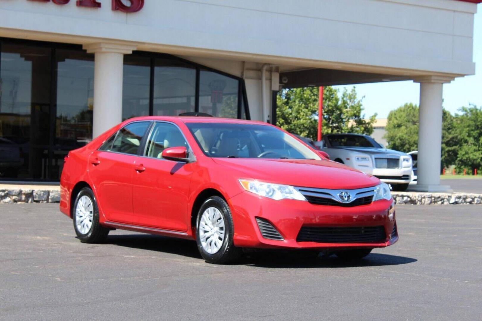 2014 Red Toyota Camry L (4T4BF1FK3ER) with an 2.5L L4 DOHC 16V engine, 6-Speed Automatic transmission, located at 4301 NW 39th , Oklahoma City, OK, 73112, (405) 949-5600, 35.512135, -97.598671 - Photo#2