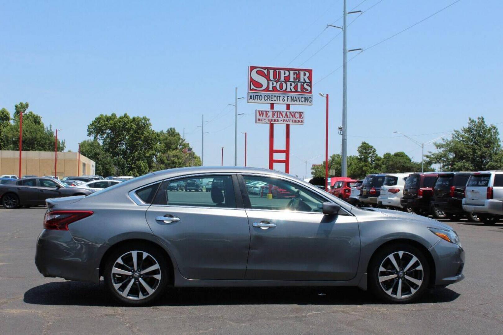 2017 Silver Nissan Altima (1N4AL3AP7HC) with an 2.5L I4 2.5L I4 engine, CVT transmission, located at 4301 NW 39th , Oklahoma City, OK, 73112, (405) 949-5600, 35.512135, -97.598671 - Photo#3