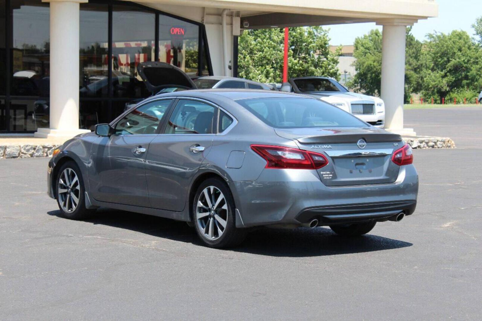 2017 Silver Nissan Altima (1N4AL3AP7HC) with an 2.5L I4 2.5L I4 engine, CVT transmission, located at 4301 NW 39th , Oklahoma City, OK, 73112, (405) 949-5600, 35.512135, -97.598671 - Photo#5