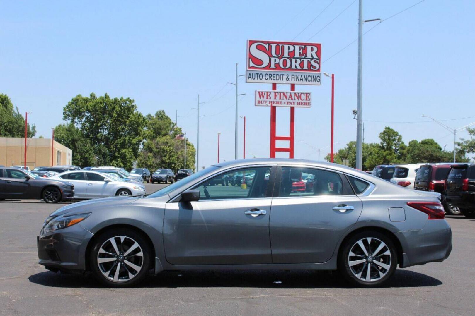 2017 Silver Nissan Altima (1N4AL3AP7HC) with an 2.5L I4 2.5L I4 engine, CVT transmission, located at 4301 NW 39th , Oklahoma City, OK, 73112, (405) 949-5600, 35.512135, -97.598671 - Photo#6