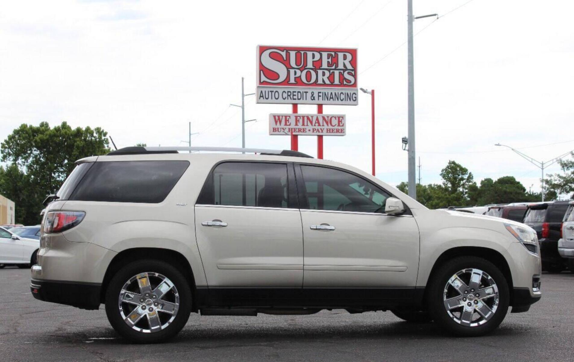 2017 Tan GMC Acadia SLT-2 FWD (1GKKRSKD8HJ) with an 3.6L V6 DOHC 24V engine, 6A transmission, located at 4301 NW 39th , Oklahoma City, OK, 73112, (405) 949-5600, 35.512135, -97.598671 - NO DRIVERS LICENCE NO - FULL COVERAGE INSURANCE - NO CREDIT CHECK. COME ON OVER TO SUPERSPORTS AND TAKE A LOOK AND TEST DRIVE . PLEASE GIVE US A CALL AT (405) 949-5600. NO LICENCIA DE MANEJAR - NO SEGURO DE COBERTURA TOTAL - NO VERIFICACION DE CREDITO. POR FAVOR VENGAN A SUPERSPORTS, ECHE - Photo #3