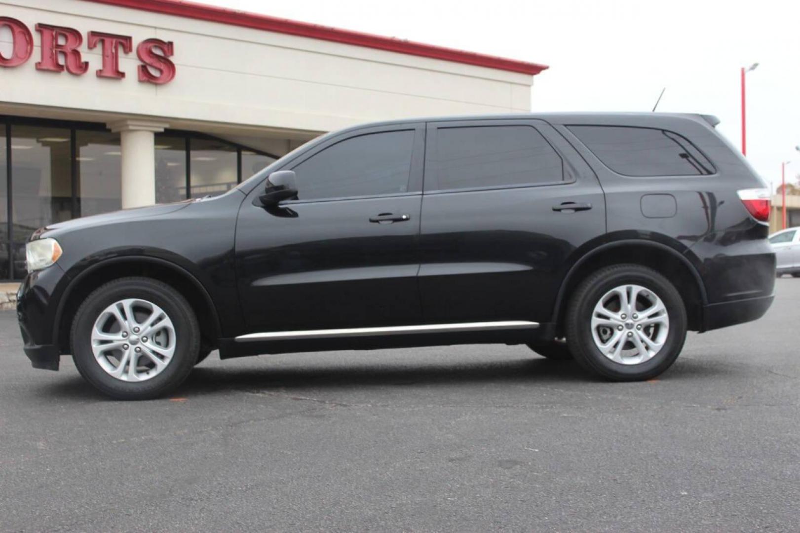 2013 Black Dodge Durango SXT RWD (1C4RDHAG7DC) with an 3.6L V6 DOHC 24V engine, 5-Speed Automatic transmission, located at 4301 NW 39th , Oklahoma City, OK, 73112, (405) 949-5600, 35.512135, -97.598671 - NO DRIVERS LICENCE NO-FULL COVERAGE INSURANCE-NO CREDIT CHECK. COME ON OVER TO SUPERSPORTS AND TAKE A LOOK AND TEST DRIVE PLEASE GIVE US A CALL AT (405) 949-5600. NO LICENSIA DE MANEJAR- NO SEGURO DE COBERTURA TOTAL- NO VERIFICACCION DE CREDITO. POR FAVOR VENGAN A SUPERSPORTS, E - Photo#4