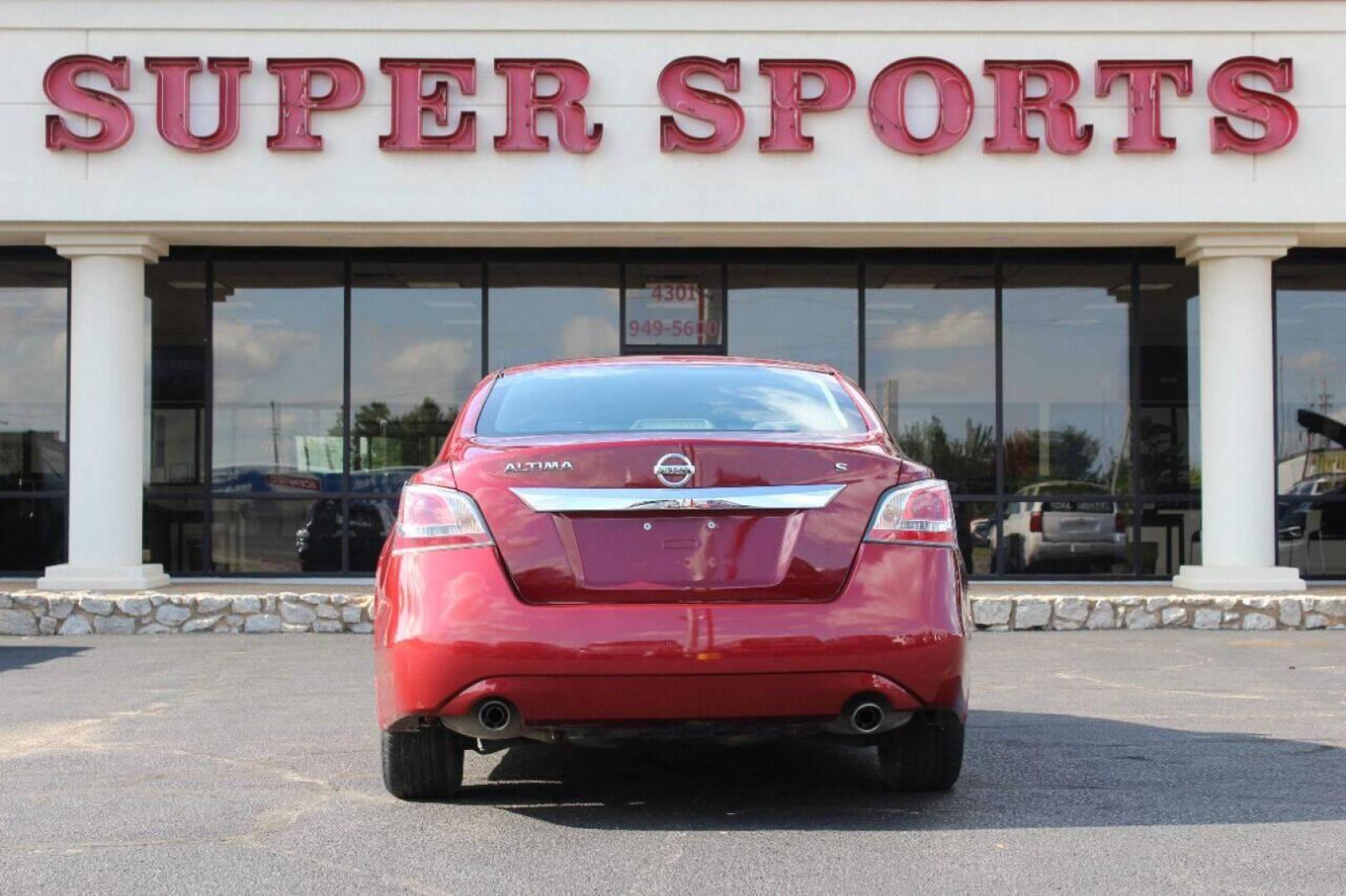 2015 Red Nissan Altima 2.5 S (1N4AL3AP7FC) with an 2.5L L4 DOHC 16V engine, Continuously Variable Transmission transmission, located at 4301 NW 39th , Oklahoma City, OK, 73112, (405) 949-5600, 35.512135, -97.598671 - NO DRIVERS LICENCE NO-FULL COVERAGE INSURANCE-NO CREDIT CHECK. COME ON OVER TO SUPERSPORTS AND TAKE A LOOK AND TEST DRIVE. PLEASE GIVE US A CALL AT (405) 949-5600. NO LICENSIA DE MANEJAR- NO SEGURO DE COBERTURA TOTAL- NO VERIFICACCION DE CREDITO. POR FAVOR VENGAN A SUPERSPORTS, - Photo#4