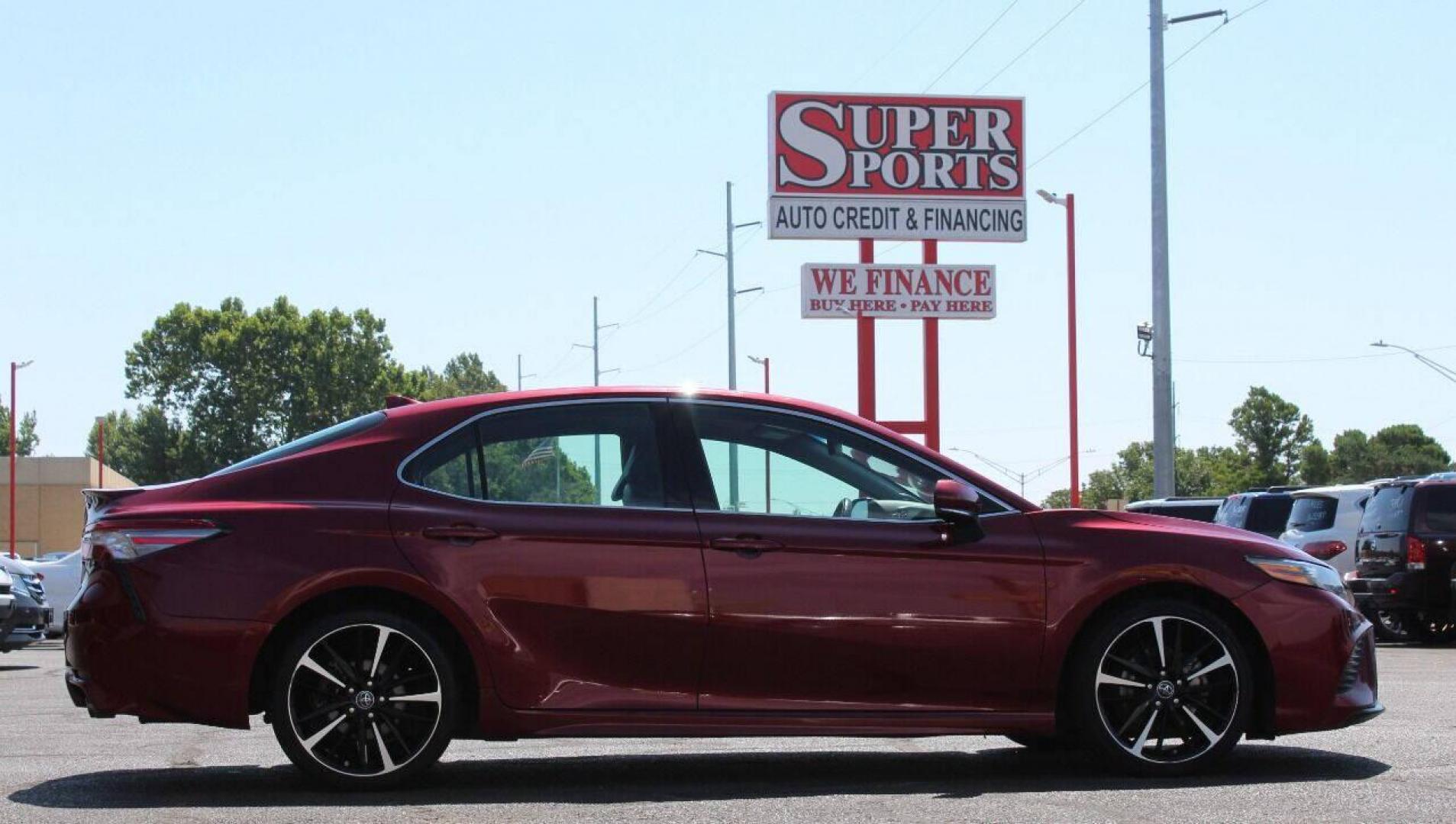 2018 Maroon Toyota Camry XSE (4T1B61HK5JU) with an 2.5L L4 DOHC 16V engine, 8A transmission, located at 4301 NW 39th , Oklahoma City, OK, 73112, (405) 949-5600, 35.512135, -97.598671 - Photo#3