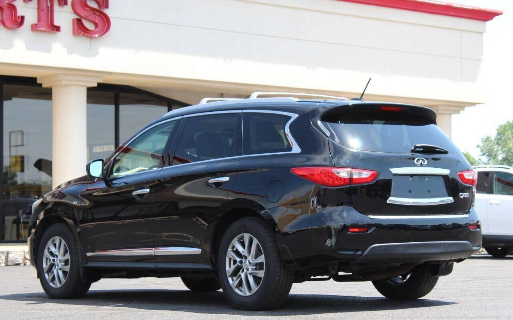 2015 Black Infiniti QX60 Base AWD (5N1AL0MM9FC) with an 3.5L V6 DOHC 24V engine, Continuously Variable Transmission transmission, located at 4301 NW 39th , Oklahoma City, OK, 73112, (405) 949-5600, 35.512135, -97.598671 - NO DRIVERS LICENSE - NO FULL COVERAGE INSURANCE - NO CREDIT CHECK. COME ON OVER TO SUPERSPORTS AND TAKE A LOOK AND TEST DRIVE. PLEASE GIVE US A CALL AT (405) 949-5600. NO LICENCIA DE MANEJAR - NO SEGURO DE COBERTURA TOTAL - NO VERIFICACION DE CREDITO. POR FAVOR VENGAN A SUPERSPORTS, ECH - Photo#5