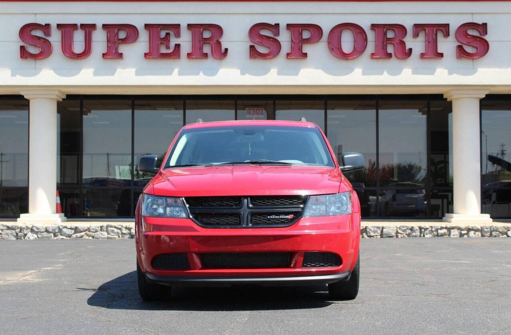 2018 Red Dodge Journey SE (3C4PDCAB3JT) with an 2.4L L4 DOHC 16V engine, 4A transmission, located at 4301 NW 39th , Oklahoma City, OK, 73112, (405) 949-5600, 35.512135, -97.598671 - NO DRIVERS LICENCE NO-FULL COVERAGE INSURANCE-NO CREDIT CHECK. COME ON OVER TO SUPERSPORTS AND TAKE A LOOK AND TEST DRIVE. PLEASE GIVE US A CALL AT (405) 949-5600. NO LICENSIA DE MANEJAR - NO SEGURO DE COBERTURA TOTAL - NO VERIFICACION DE CREDITO. POR FAVOR VENGAN A SUPERSPORTS, ECHE UN - Photo#2