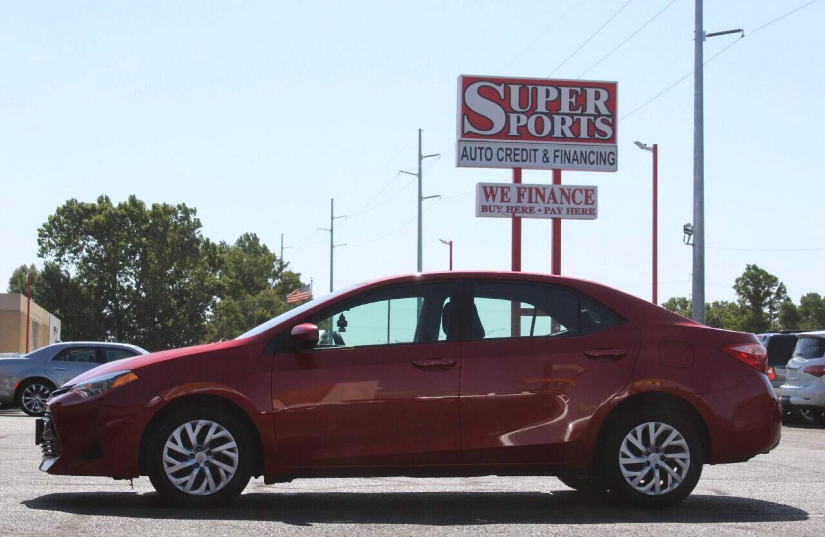 2018 Red Toyota Corolla XLE CVT (2T1BURHE7JC) with an 1.8L L4 DOHC 16V engine, CVT transmission, located at 4301 NW 39th , Oklahoma City, OK, 73112, (405) 949-5600, 35.512135, -97.598671 - NO DRIVERS LICENSE - NO FULL COVERAGE INSURANCE - NO CREDIT CHECK. COME ON OVER TO SUPERSPORTS AND TAKE A LOOK AND TEST DRIVE. PLEASE GIVE US A CALL AT (405) 949-5600. NO LICENCIA DE MANEJAR - NO SEGURO DE COBERTURA TOTAL - NO VERIFICACION DE CREDITO. POR FAVOR VENGAN A SUPERSPORTS, ECH - Photo#0