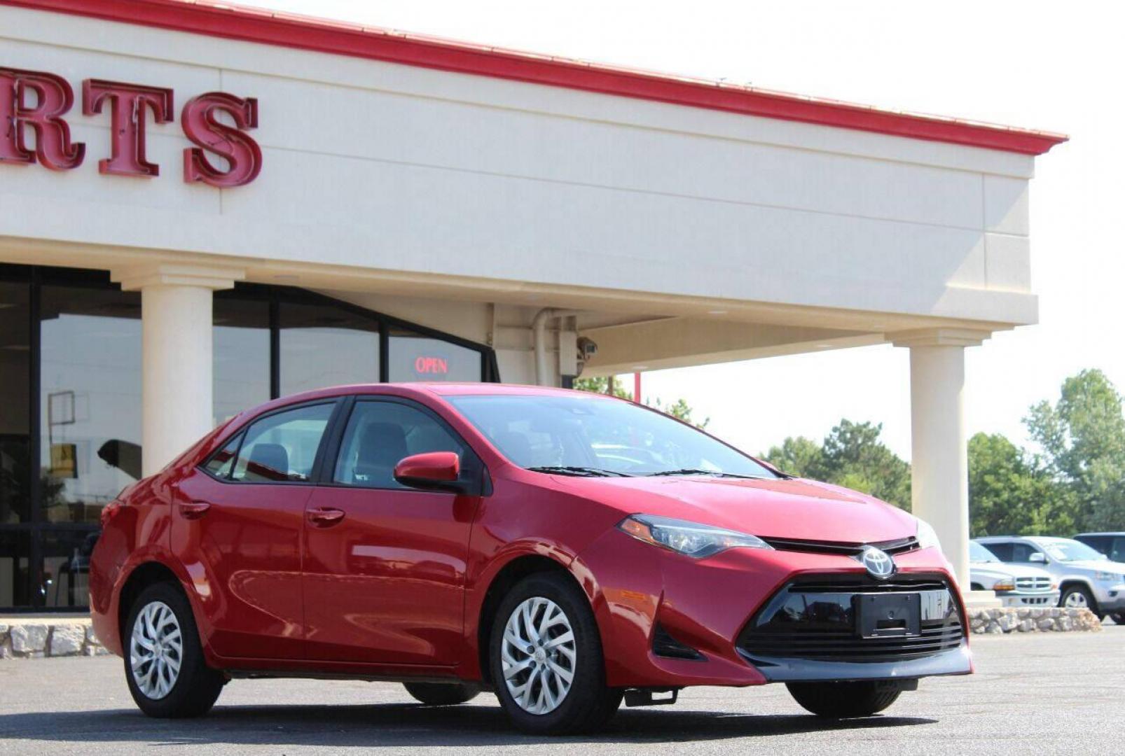 2018 Red Toyota Corolla XLE CVT (2T1BURHE7JC) with an 1.8L L4 DOHC 16V engine, CVT transmission, located at 4301 NW 39th , Oklahoma City, OK, 73112, (405) 949-5600, 35.512135, -97.598671 - NO DRIVERS LICENSE - NO FULL COVERAGE INSURANCE - NO CREDIT CHECK. COME ON OVER TO SUPERSPORTS AND TAKE A LOOK AND TEST DRIVE. PLEASE GIVE US A CALL AT (405) 949-5600. NO LICENCIA DE MANEJAR - NO SEGURO DE COBERTURA TOTAL - NO VERIFICACION DE CREDITO. POR FAVOR VENGAN A SUPERSPORTS, ECH - Photo#1