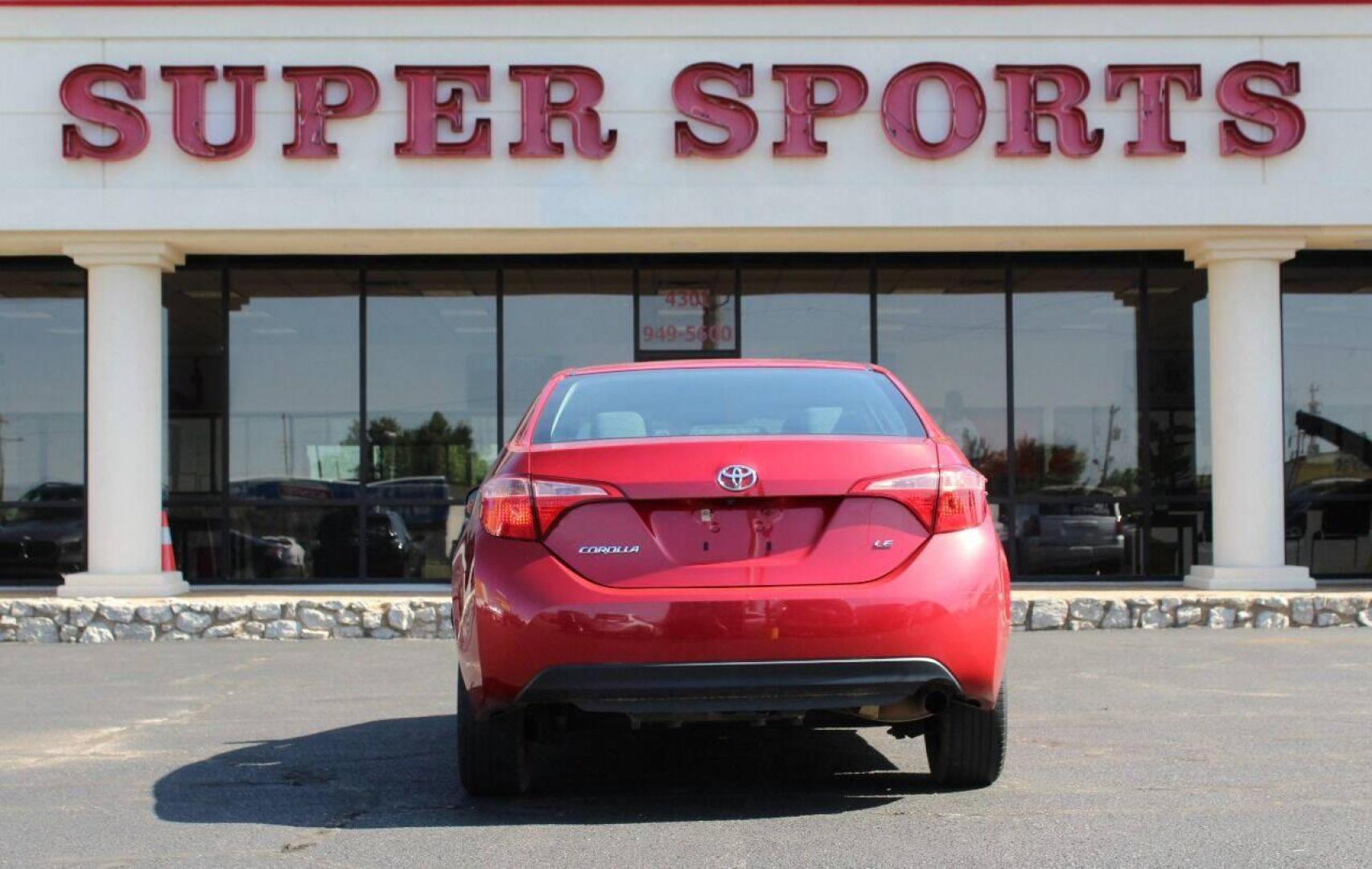 2018 Red Toyota Corolla XLE CVT (2T1BURHE7JC) with an 1.8L L4 DOHC 16V engine, CVT transmission, located at 4301 NW 39th , Oklahoma City, OK, 73112, (405) 949-5600, 35.512135, -97.598671 - NO DRIVERS LICENSE - NO FULL COVERAGE INSURANCE - NO CREDIT CHECK. COME ON OVER TO SUPERSPORTS AND TAKE A LOOK AND TEST DRIVE. PLEASE GIVE US A CALL AT (405) 949-5600. NO LICENCIA DE MANEJAR - NO SEGURO DE COBERTURA TOTAL - NO VERIFICACION DE CREDITO. POR FAVOR VENGAN A SUPERSPORTS, ECH - Photo#5