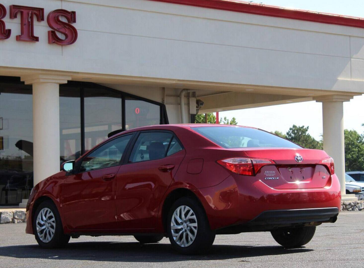 2018 Red Toyota Corolla XLE CVT (2T1BURHE7JC) with an 1.8L L4 DOHC 16V engine, CVT transmission, located at 4301 NW 39th , Oklahoma City, OK, 73112, (405) 949-5600, 35.512135, -97.598671 - NO DRIVERS LICENSE - NO FULL COVERAGE INSURANCE - NO CREDIT CHECK. COME ON OVER TO SUPERSPORTS AND TAKE A LOOK AND TEST DRIVE. PLEASE GIVE US A CALL AT (405) 949-5600. NO LICENCIA DE MANEJAR - NO SEGURO DE COBERTURA TOTAL - NO VERIFICACION DE CREDITO. POR FAVOR VENGAN A SUPERSPORTS, ECH - Photo#6