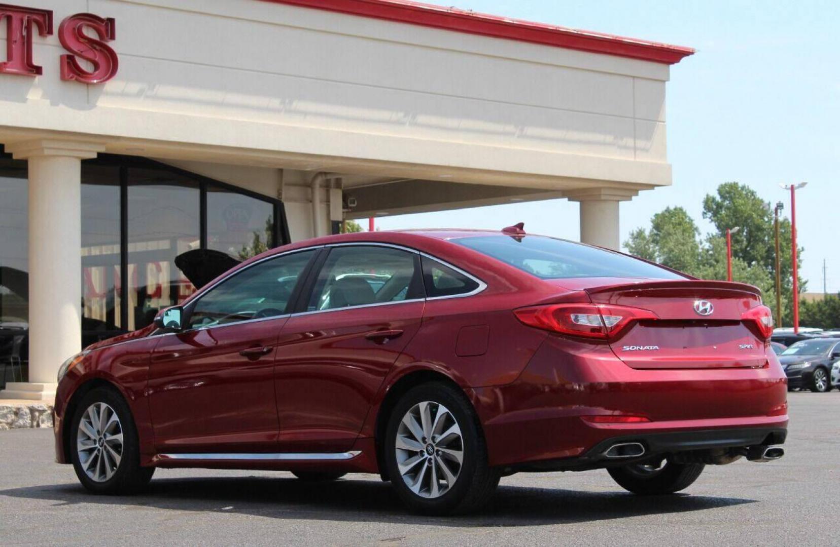 2015 Red Hyundai Sonata Sport (5NPE34AF2FH) with an 2.4L L4 DOHC 16V engine, 6-Speed Automatic transmission, located at 4301 NW 39th , Oklahoma City, OK, 73112, (405) 949-5600, 35.512135, -97.598671 - NO DRIVERS LICENCE NO-FULL COVERAGE INSURANCE-NO CREDIT CHECK. COME ON OVER TO SUPERSPORTS AND TAKE A LOOK AND TEST DRIVE. PLEASE GIVE US A CALL AT (405) 949-5600. NO LICENSIA DE MANEJAR- NO SEGURO DE COBERTURA TOTAL- NO VERIFICACCION DE CREDITO. POR FAVOR VENGAN A SUPERSPORTS, ECHE UN - Photo#5