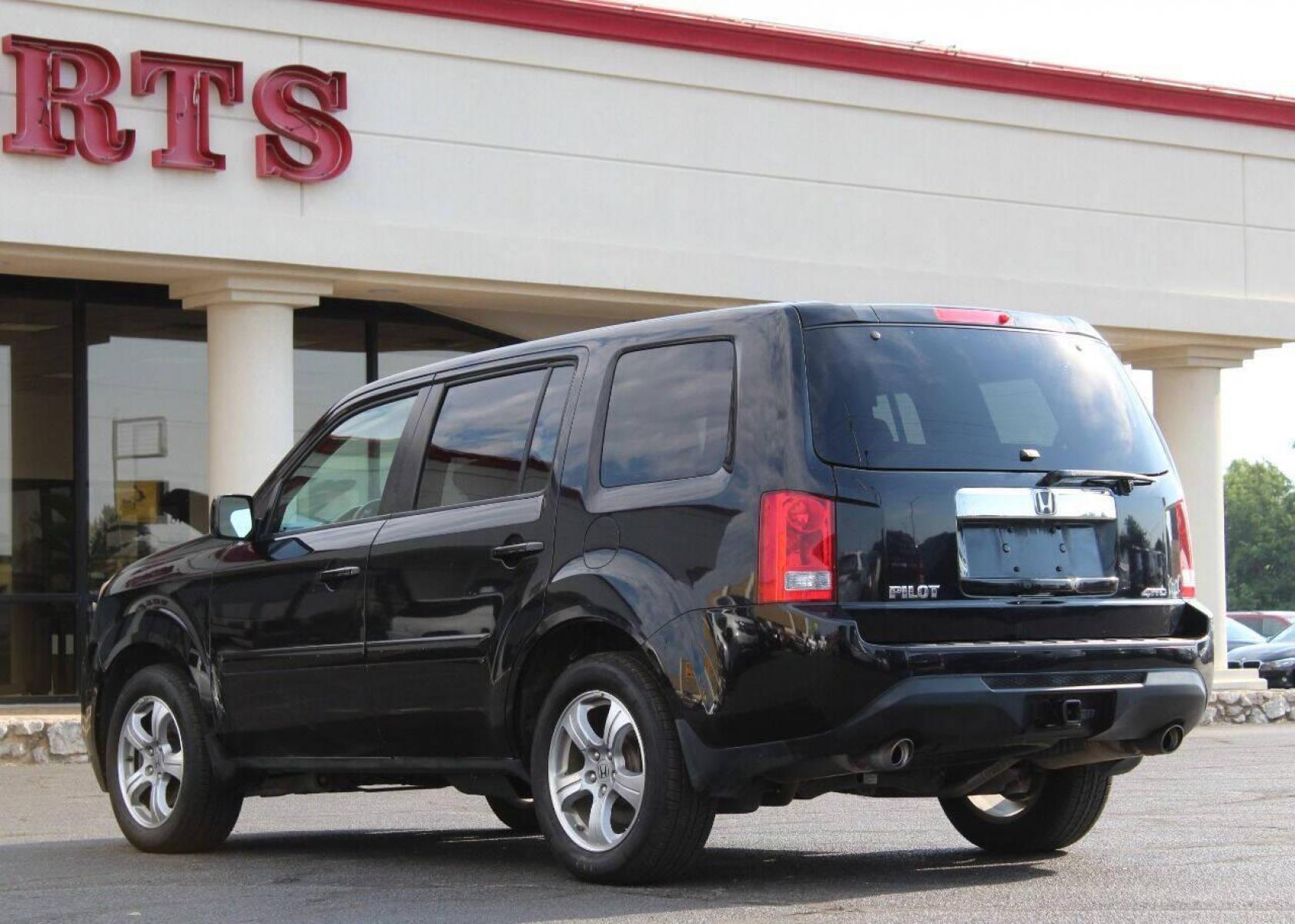 2013 Black Honda Pilot EX-L 4WD 5-Spd AT with DVD (5FNYF4H69DB) with an 3.5L V6 SOHC 24V engine, 5-Speed Automatic transmission, located at 4301 NW 39th , Oklahoma City, OK, 73112, (405) 949-5600, 35.512135, -97.598671 - NO DRIVERS LICENCE NO-FULL COVERAGE INSURANCE-NO CREDIT CHECK. COME ON OVER TO SUPERSPORTS AND TAKE A LOOK AND TEST DRIVE PLEASE GIVE US A CALL AT (405) 949-5600. NO LICENSIA DE MANEJAR- NO SEGURO DE COBERTURA TOTAL- NO VERIFICACCION DE CREDITO. POR FAVOR VENGAN A SUPERSPORTS, ECHE UN V - Photo #5
