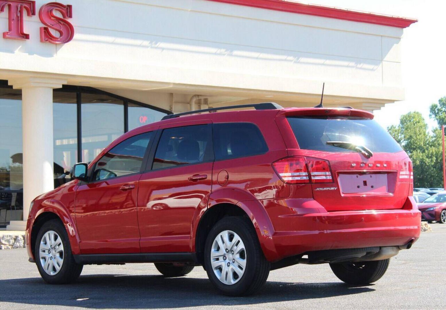 2020 Red Dodge Journey SE Value (3C4PDCAB5LT) with an 2.4L L4 DOHC 16V engine, 6A transmission, located at 4301 NW 39th , Oklahoma City, OK, 73112, (405) 949-5600, 35.512135, -97.598671 - NO DRIVERS LICENCE NO-FULL COVERAGE INSURANCE-NO CREDIT CHECK. COME ON OVER TO SUPERSPORTS AND TAKE A LOOK AND TEST DRIVE. PLEASE GIVE US A CALL AT (405) 949-5600. NO LICENSIA DE MANEJAR- NO SEGURO DE COBERTURA TOTAL- NO VERIFICACCION DE CREDITO. POR FAVOR VENGAN A SUPERSPORTS, EC - Photo#5