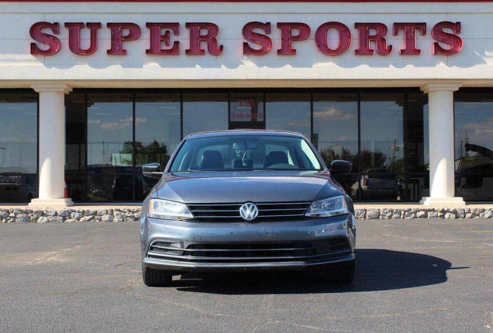 2015 Gray Volkswagen Jetta SE 5M (3VWD17AJ8FM) with an 1.8L L4 DOHC 20V engine, 5-Speed Manual transmission, located at 4301 NW 39th , Oklahoma City, OK, 73112, (405) 949-5600, 35.512135, -97.598671 - Photo#2