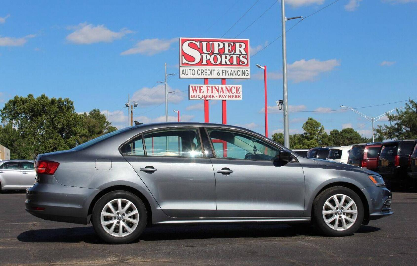 2015 Gray Volkswagen Jetta SE 5M (3VWD17AJ8FM) with an 1.8L L4 DOHC 20V engine, 5-Speed Manual transmission, located at 4301 NW 39th , Oklahoma City, OK, 73112, (405) 949-5600, 35.512135, -97.598671 - Photo#3