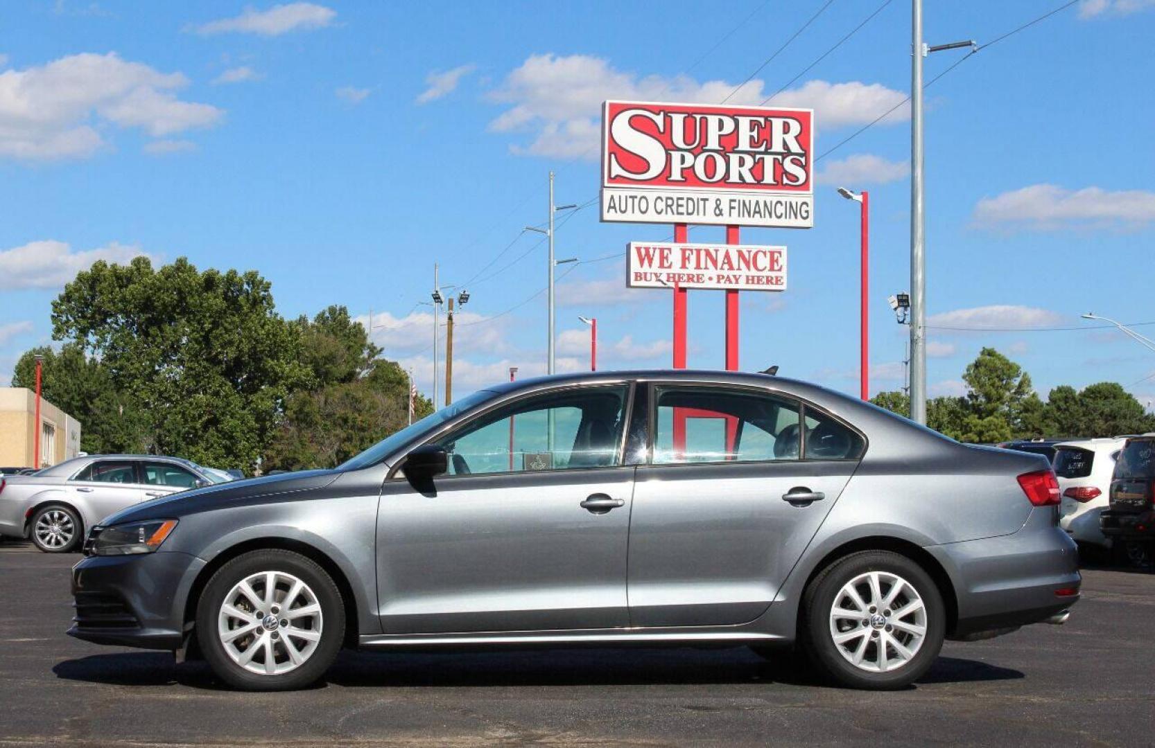 2015 Gray Volkswagen Jetta SE 5M (3VWD17AJ8FM) with an 1.8L L4 DOHC 20V engine, 5-Speed Manual transmission, located at 4301 NW 39th , Oklahoma City, OK, 73112, (405) 949-5600, 35.512135, -97.598671 - Photo#6