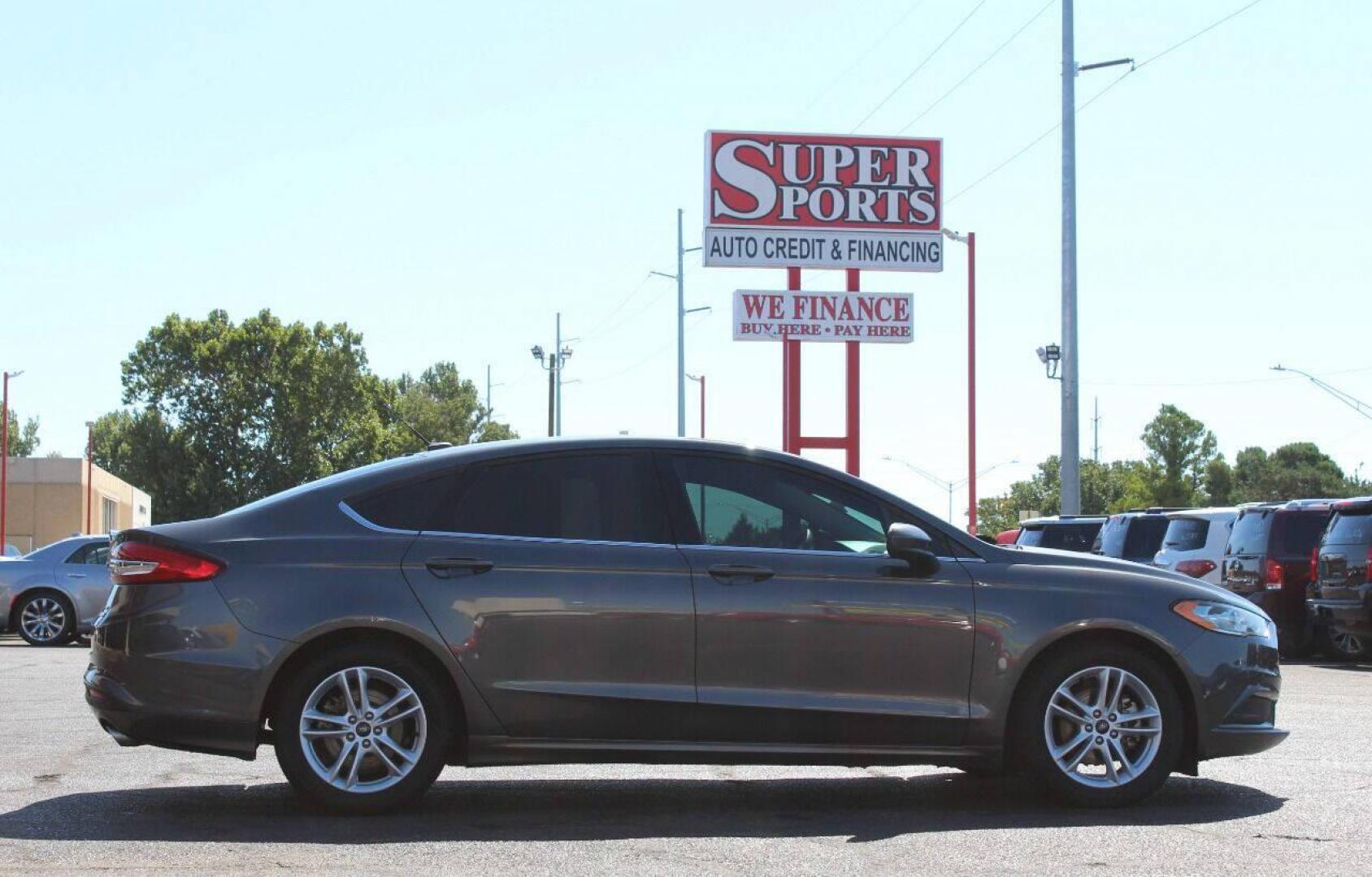 2018 Gray Ford Fusion SE (3FA6P0HD6JR) with an 1.5L L4 DOHC 16V engine, 6A transmission, located at 4301 NW 39th , Oklahoma City, OK, 73112, (405) 949-5600, 35.512135, -97.598671 - NO DRIVERS LICENCE NO - FULL COVERAGE INSURANCE - NO CREDIT CHECK. COME ON OVER TO SUPERSPORTS AND TAKE A LOOK AND TEST DRIVE. PLEASE GIVE US A CALL AT (405) 949-5600. NO LICENCIA DE MANEJAR - NO SEGURO DE COBERTURA TOTAL - NO VERIFICACION DE CREDITO. POR FAVOR VENGAN A SUPERSPORTS, ECH - Photo#3