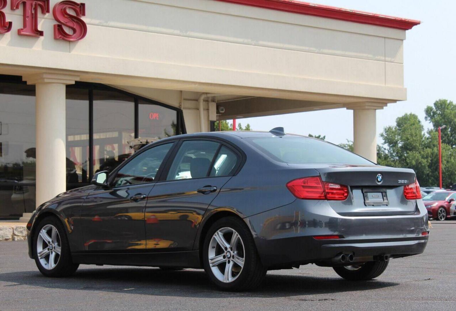 2013 Gray BMW 3-Series 328i Sedan (WBA3A5C54DJ) with an 2.0L L4 DOHC 16V engine, Automatic 8-Speed transmission, located at 4301 NW 39th , Oklahoma City, OK, 73112, (405) 949-5600, 35.512135, -97.598671 - NO DRIVERS LICENCE NO-FULL COVERAGE INSURANCE-NO CREDIT CHECK. COME ON OVER TO SUPERSPORTS AND TAKE A LOOK AND TEST DRIVE. PLEASE GIVE US A CALL AT (405) 949-5600. NO LICENSIA DE MANEJAR- NO SEGURO DE COBERTURA TOTAL- NO VERIFICACCION DE CREDITO. POR FAVOR VENGAN A SUPERSPORTS, ECHE UN - Photo#5