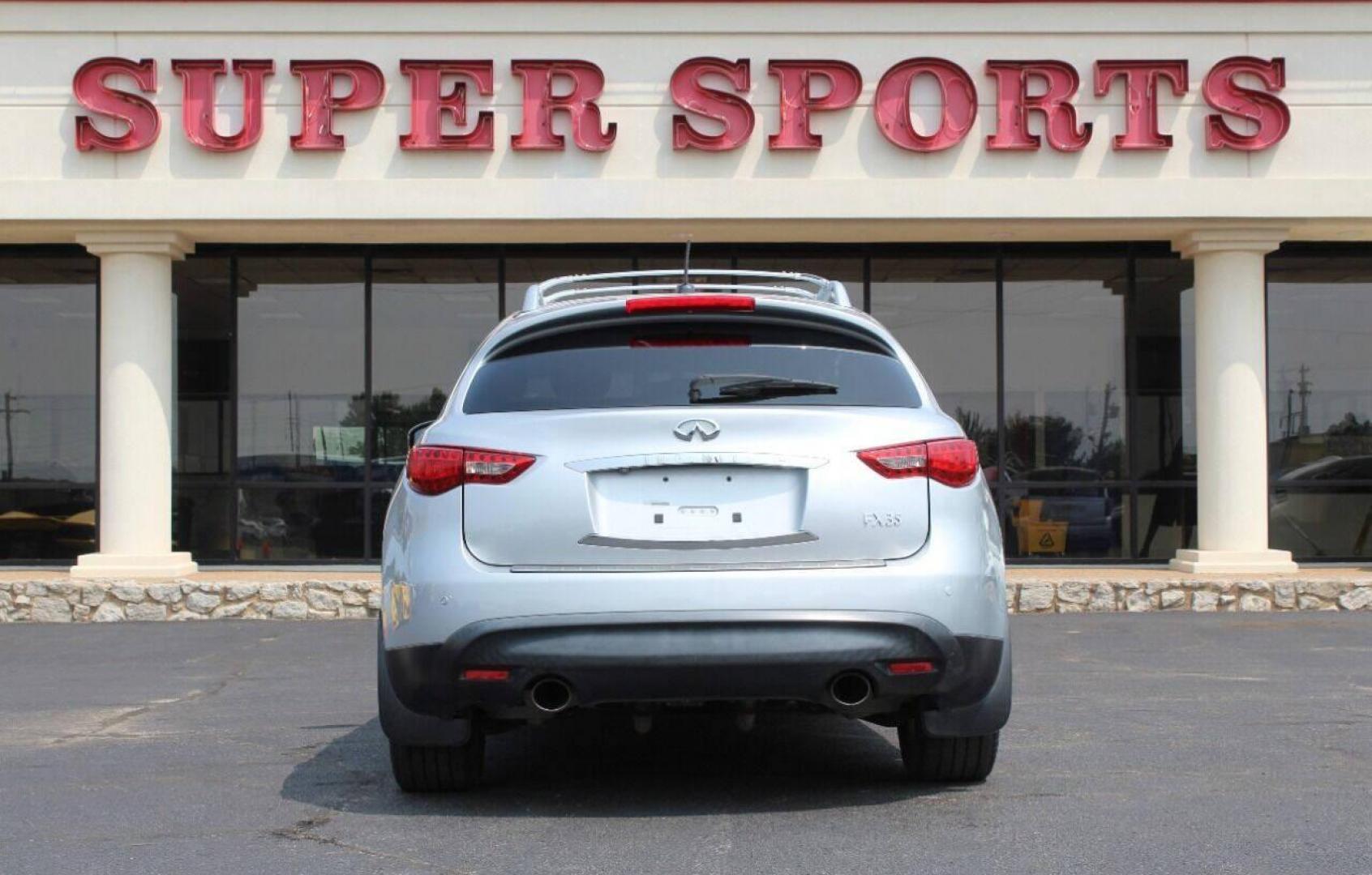 2009 Gray Infiniti FX FX35 2WD (JNRAS18U69M) with an 3.5L V6 DOHC 24V engine, 5-Speed Automatic transmission, located at 4301 NW 39th , Oklahoma City, OK, 73112, (405) 949-5600, 35.512135, -97.598671 - NO DRIVERS LICENCE - NO FULL COVERAGE INSURANCE - NO CREDIT CHECK. COME ON OVER TO SUPERSPORTS AND TAKE A LOOK AND TEST DRIVE PLEASE GIVE US A CALL AT (405) 949-5600. NO LICENCIA DE MANEJAR - NO SEGURO DE COBERTURA TOTAL - NO VERIFICACION DE CREDITO. POR FAVOR VENGAN A SUPERSPORTS, ECHE - Photo#4