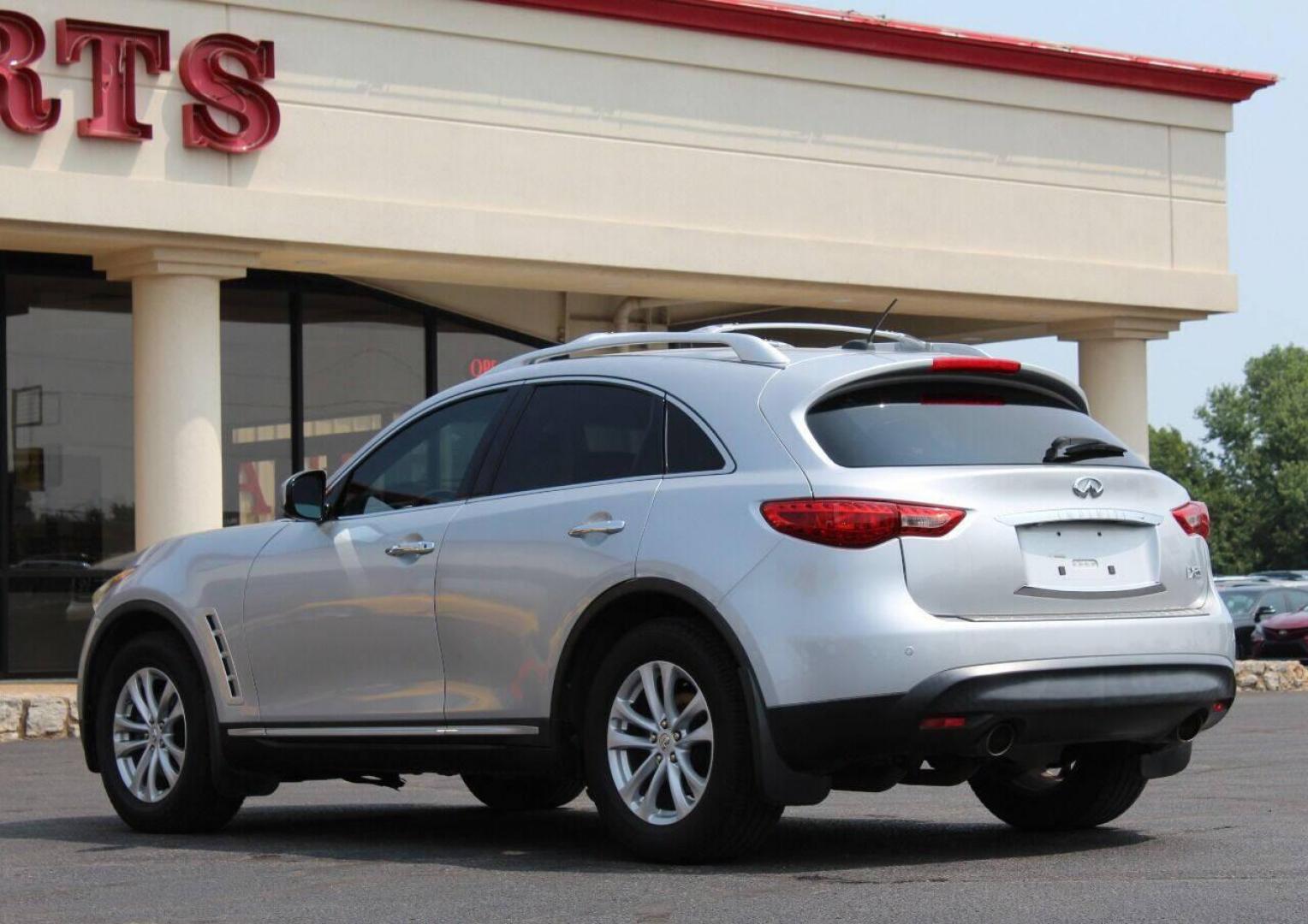 2009 Gray Infiniti FX FX35 2WD (JNRAS18U69M) with an 3.5L V6 DOHC 24V engine, 5-Speed Automatic transmission, located at 4301 NW 39th , Oklahoma City, OK, 73112, (405) 949-5600, 35.512135, -97.598671 - NO DRIVERS LICENCE - NO FULL COVERAGE INSURANCE - NO CREDIT CHECK. COME ON OVER TO SUPERSPORTS AND TAKE A LOOK AND TEST DRIVE PLEASE GIVE US A CALL AT (405) 949-5600. NO LICENCIA DE MANEJAR - NO SEGURO DE COBERTURA TOTAL - NO VERIFICACION DE CREDITO. POR FAVOR VENGAN A SUPERSPORTS, ECHE - Photo#5