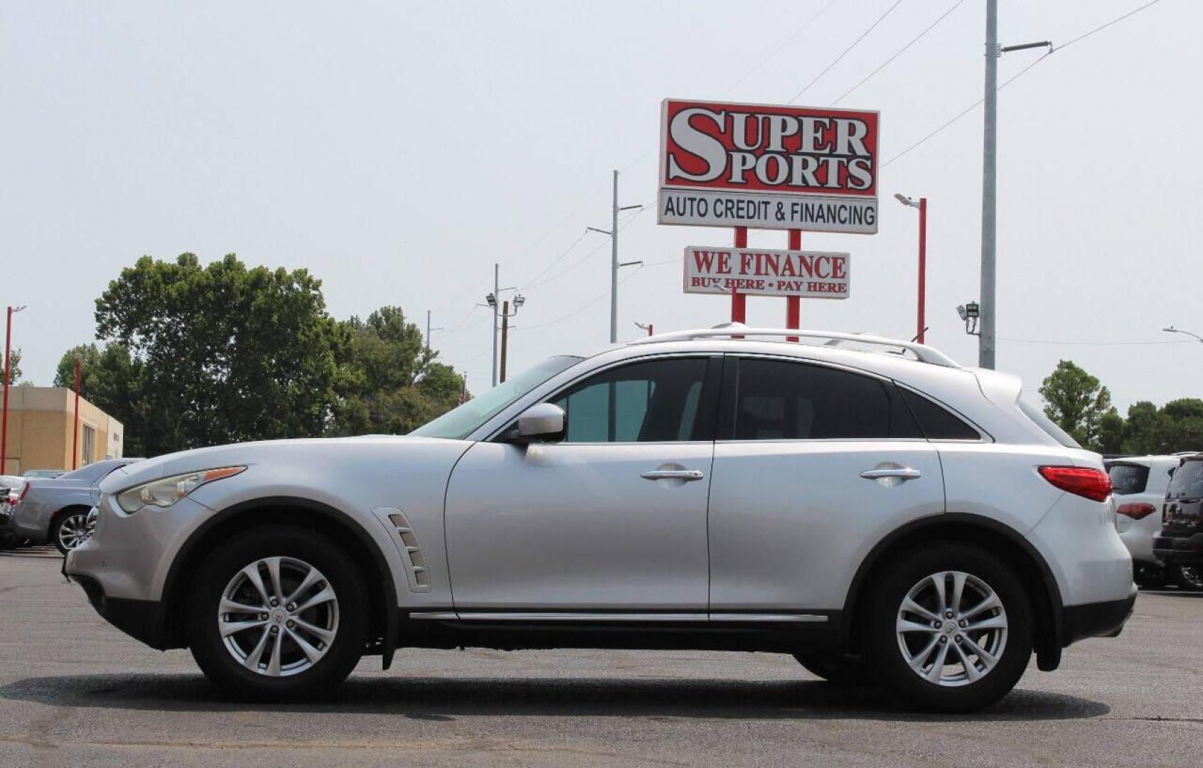 2009 Gray Infiniti FX FX35 2WD (JNRAS18U69M) with an 3.5L V6 DOHC 24V engine, 5-Speed Automatic transmission, located at 4301 NW 39th , Oklahoma City, OK, 73112, (405) 949-5600, 35.512135, -97.598671 - NO DRIVERS LICENCE - NO FULL COVERAGE INSURANCE - NO CREDIT CHECK. COME ON OVER TO SUPERSPORTS AND TAKE A LOOK AND TEST DRIVE PLEASE GIVE US A CALL AT (405) 949-5600. NO LICENCIA DE MANEJAR - NO SEGURO DE COBERTURA TOTAL - NO VERIFICACION DE CREDITO. POR FAVOR VENGAN A SUPERSPORTS, ECHE - Photo#6