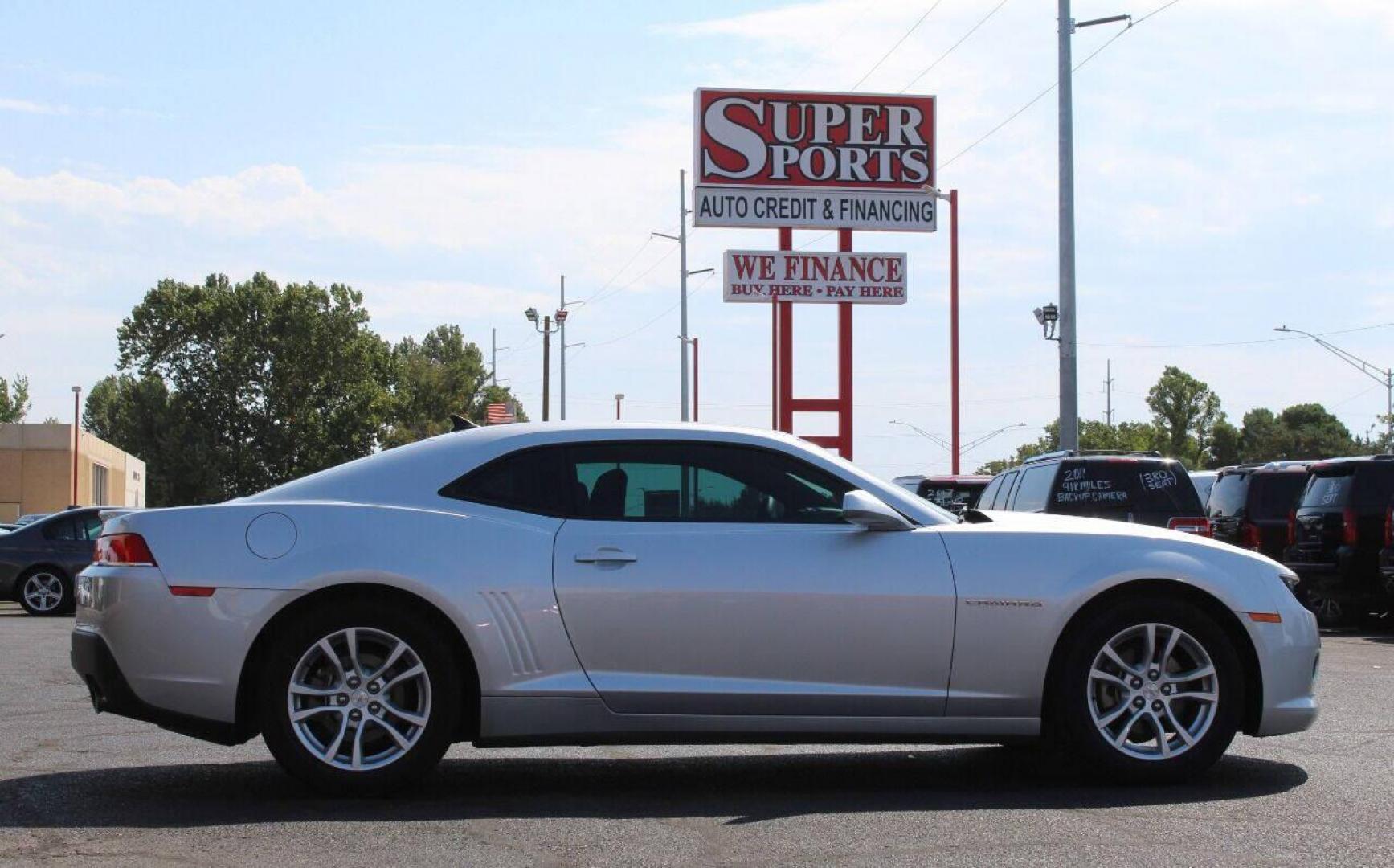 2015 Silver Chevrolet Camaro 1LS Coupe (2G1FA1E3XF9) with an 3.6L V6 DOHC 24V FFV engine, 6-Speed Manual transmission, located at 4301 NW 39th , Oklahoma City, OK, 73112, (405) 949-5600, 35.512135, -97.598671 - Photo#3