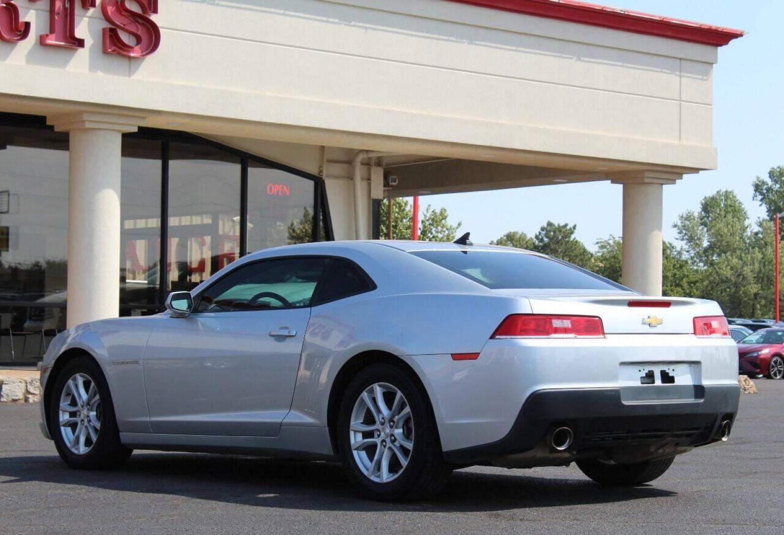 2015 Silver Chevrolet Camaro 1LS Coupe (2G1FA1E3XF9) with an 3.6L V6 DOHC 24V FFV engine, 6-Speed Manual transmission, located at 4301 NW 39th , Oklahoma City, OK, 73112, (405) 949-5600, 35.512135, -97.598671 - Photo#5