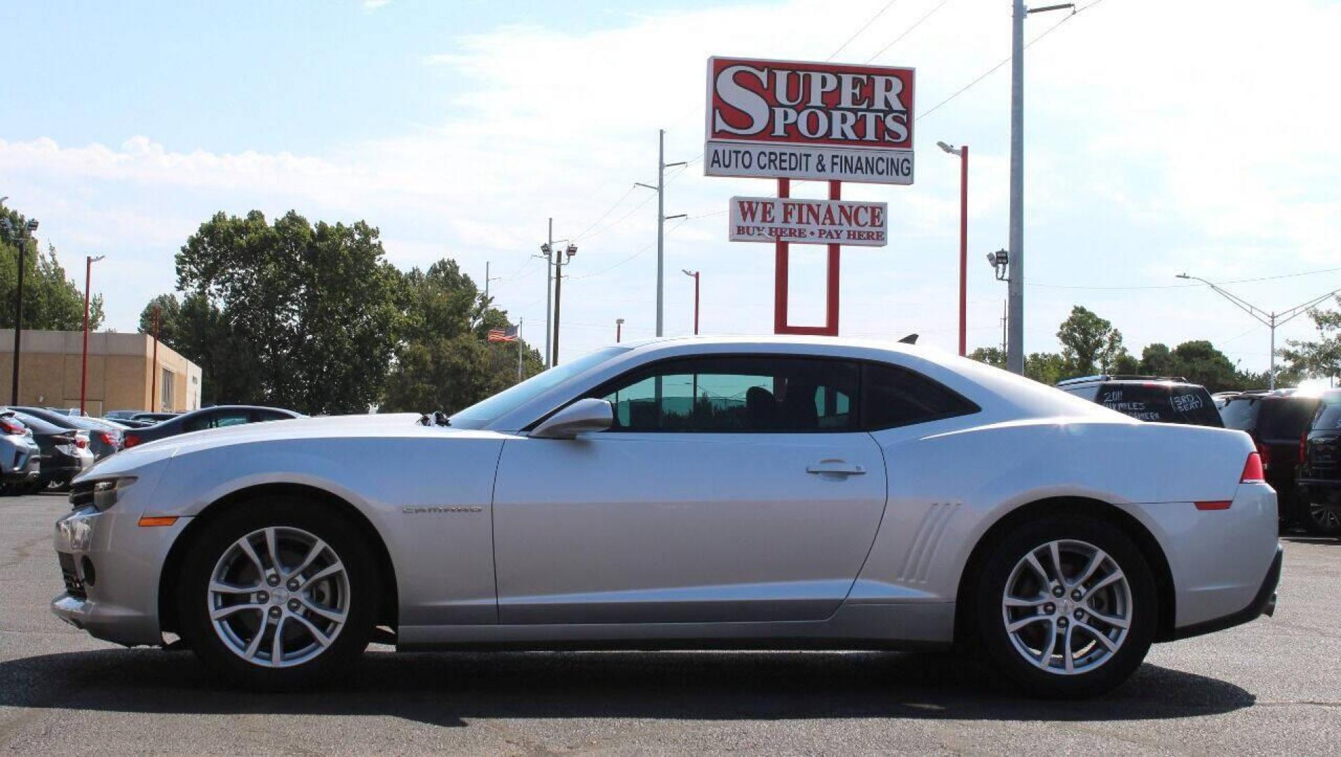 2015 Silver Chevrolet Camaro 1LS Coupe (2G1FA1E3XF9) with an 3.6L V6 DOHC 24V FFV engine, 6-Speed Manual transmission, located at 4301 NW 39th , Oklahoma City, OK, 73112, (405) 949-5600, 35.512135, -97.598671 - NO DRIVERS LICENSE - NO FULL COVERAGE INSURANCE - NO CREDIT CHECK. COME ON OVER TO SUPERSPORTS AND TAKE A LOOK AND TEST DRIVE. PLEASE GIVE US A CALL AT (405) 949-5600. NO LICENCIA DE MANEJAR - NO SEGURO DE COBERTURA TOTAL - NO VERIFICACION DE CREDITO. POR FAVOR VENGAN A SUPERSPORTS, ECHE - Photo#6