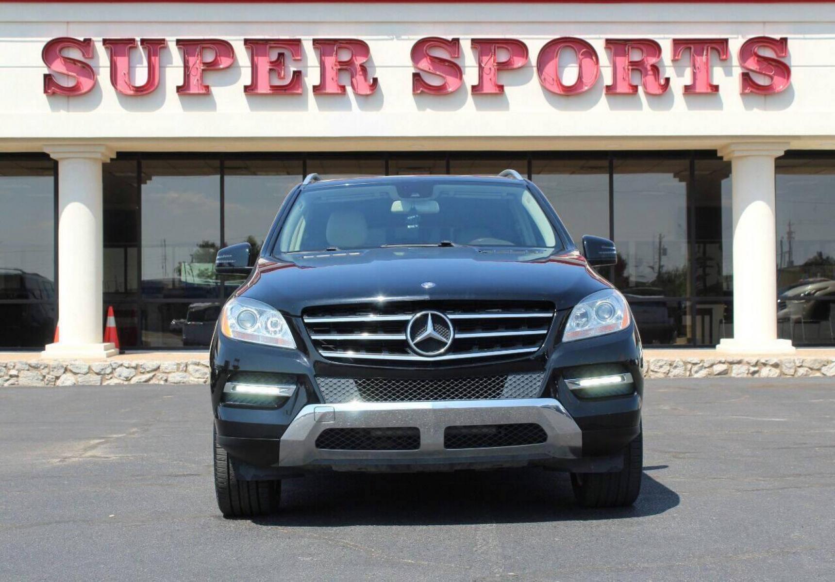 2015 Black Mercedes-Benz M-Class ML350 (4JGDA5JB0FA) with an 3.5L V6 DOHC 24V engine, 7-Speed Automatic transmission, located at 4301 NW 39th , Oklahoma City, OK, 73112, (405) 949-5600, 35.512135, -97.598671 - NO DRIVERS LICENCE NO-FULL COVERAGE INSURANCE-NO CREDIT CHECK. COME ON OVER TO SUPERSPORTS AND TAKE A LOOK AND TEST DRIVE PLEASE GIVE US A CALL AT (405) 949-5600. NO LICENSIA DE MANEJAR- NO SEGURO DE COBERTURA TOTAL- NO VERIFICACCION DE CREDITO. POR FAVOR VENGAN A SUPERSPORTS, ECHE UN VI - Photo #0