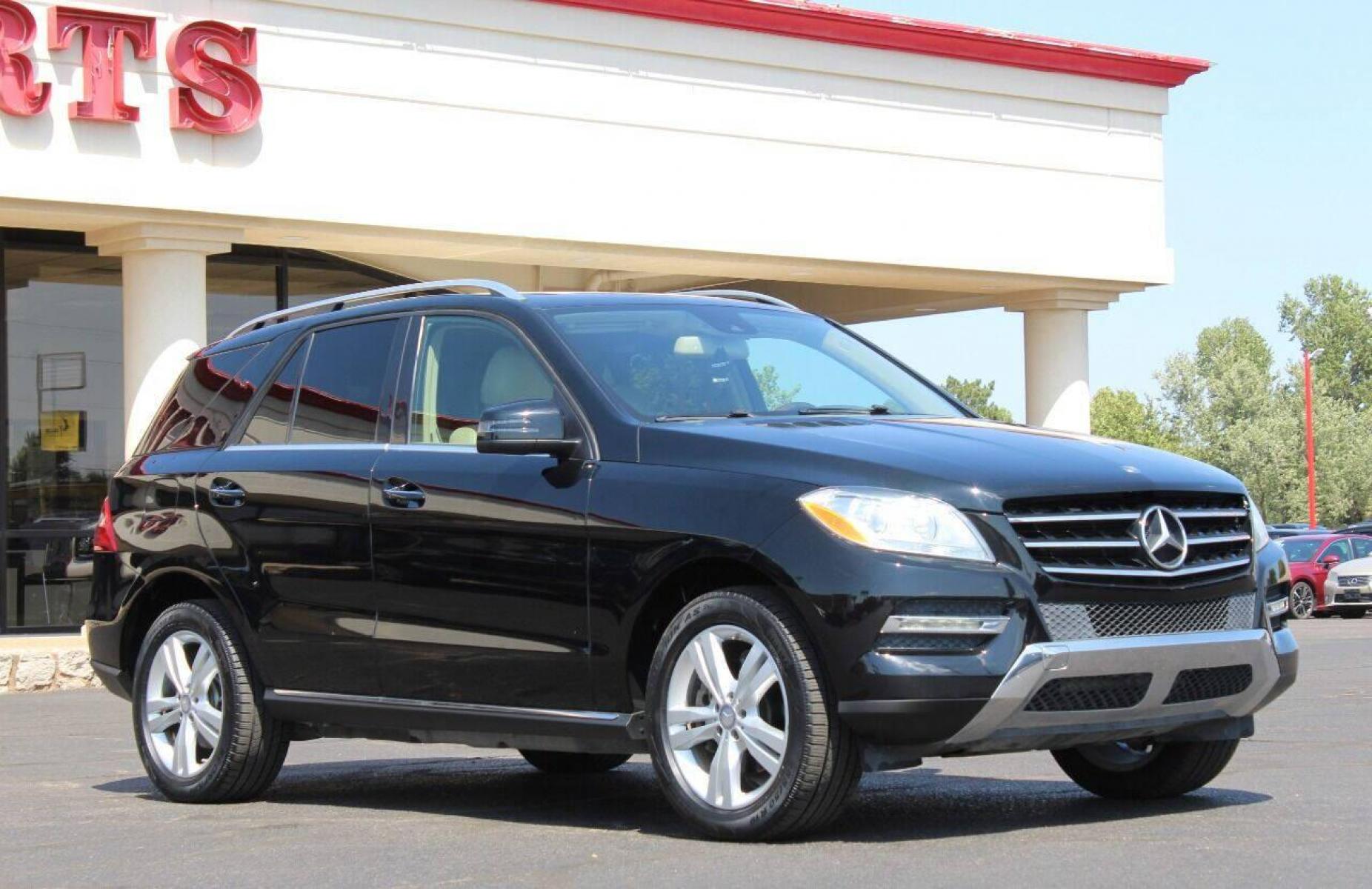 2015 Black Mercedes-Benz M-Class ML350 (4JGDA5JB0FA) with an 3.5L V6 DOHC 24V engine, 7-Speed Automatic transmission, located at 4301 NW 39th , Oklahoma City, OK, 73112, (405) 949-5600, 35.512135, -97.598671 - NO DRIVERS LICENCE NO-FULL COVERAGE INSURANCE-NO CREDIT CHECK. COME ON OVER TO SUPERSPORTS AND TAKE A LOOK AND TEST DRIVE PLEASE GIVE US A CALL AT (405) 949-5600. NO LICENSIA DE MANEJAR- NO SEGURO DE COBERTURA TOTAL- NO VERIFICACCION DE CREDITO. POR FAVOR VENGAN A SUPERSPORTS, ECHE UN VI - Photo #2