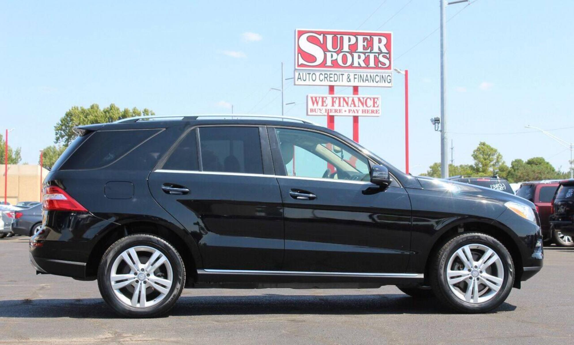 2015 Black Mercedes-Benz M-Class ML350 (4JGDA5JB0FA) with an 3.5L V6 DOHC 24V engine, 7-Speed Automatic transmission, located at 4301 NW 39th , Oklahoma City, OK, 73112, (405) 949-5600, 35.512135, -97.598671 - NO DRIVERS LICENCE NO-FULL COVERAGE INSURANCE-NO CREDIT CHECK. COME ON OVER TO SUPERSPORTS AND TAKE A LOOK AND TEST DRIVE PLEASE GIVE US A CALL AT (405) 949-5600. NO LICENSIA DE MANEJAR- NO SEGURO DE COBERTURA TOTAL- NO VERIFICACCION DE CREDITO. POR FAVOR VENGAN A SUPERSPORTS, ECHE UN VI - Photo #3