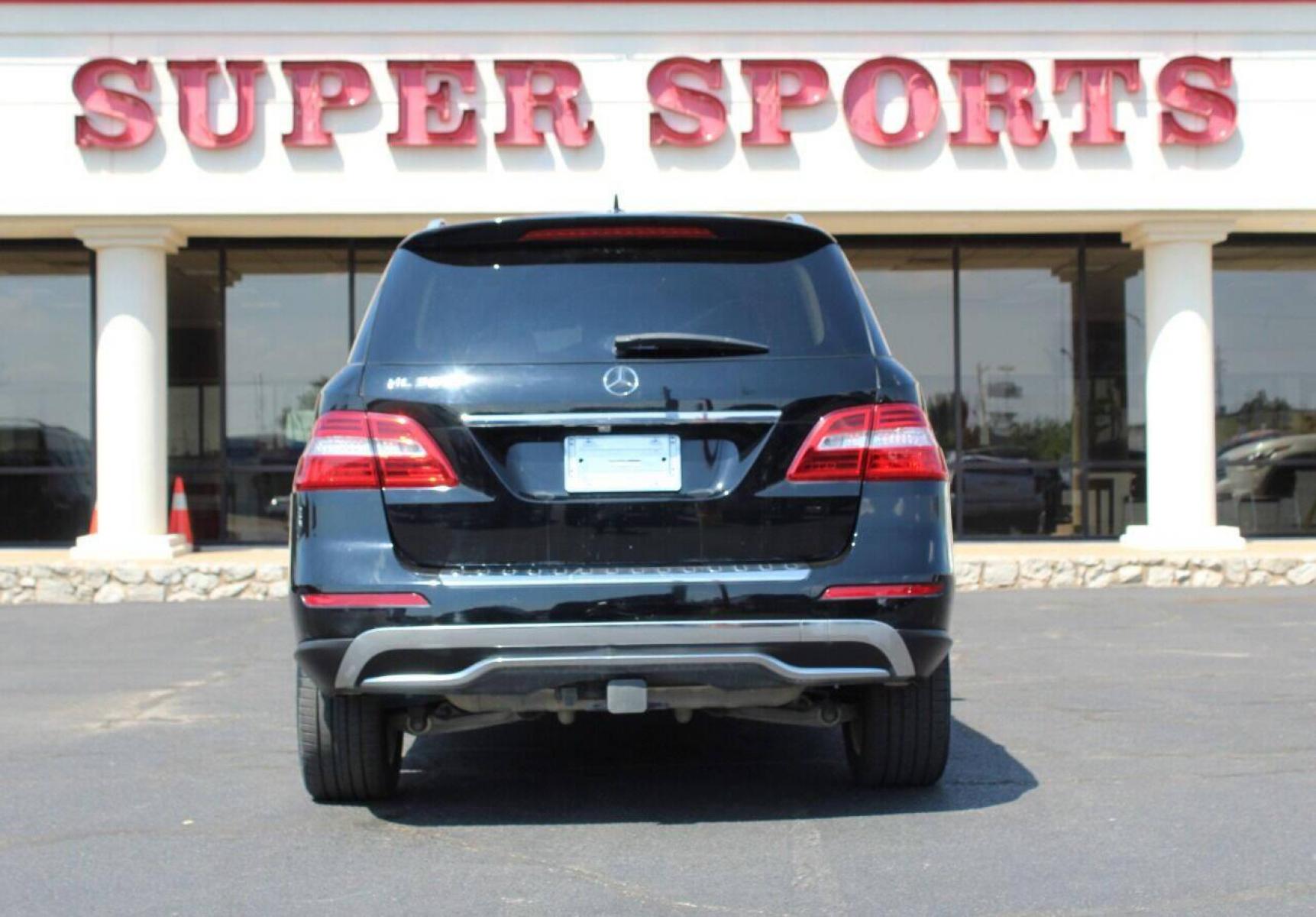 2015 Black Mercedes-Benz M-Class ML350 (4JGDA5JB0FA) with an 3.5L V6 DOHC 24V engine, 7-Speed Automatic transmission, located at 4301 NW 39th , Oklahoma City, OK, 73112, (405) 949-5600, 35.512135, -97.598671 - NO DRIVERS LICENCE NO-FULL COVERAGE INSURANCE-NO CREDIT CHECK. COME ON OVER TO SUPERSPORTS AND TAKE A LOOK AND TEST DRIVE PLEASE GIVE US A CALL AT (405) 949-5600. NO LICENSIA DE MANEJAR- NO SEGURO DE COBERTURA TOTAL- NO VERIFICACCION DE CREDITO. POR FAVOR VENGAN A SUPERSPORTS, ECHE UN VI - Photo #4