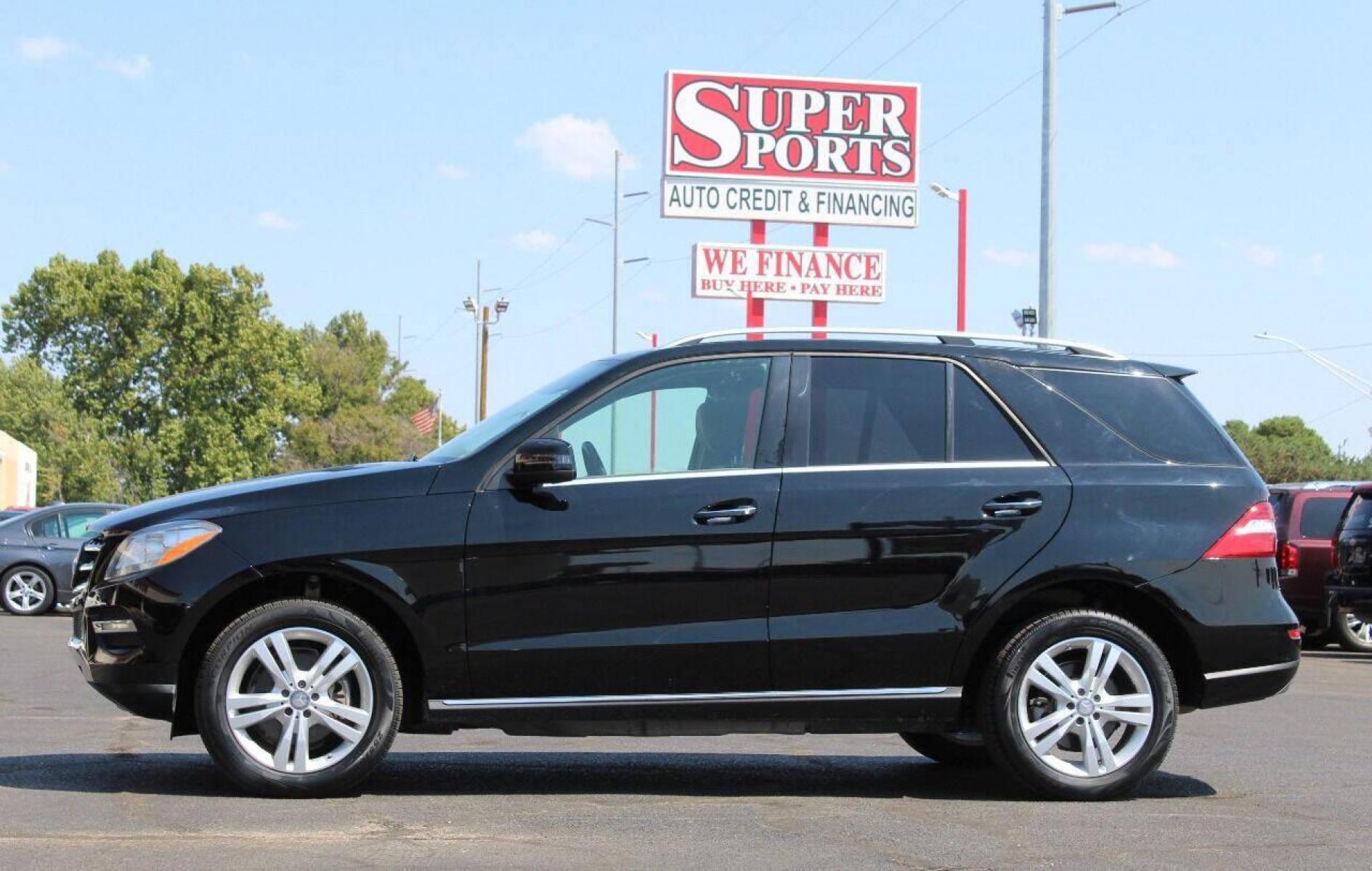 2015 Black Mercedes-Benz M-Class ML350 (4JGDA5JB0FA) with an 3.5L V6 DOHC 24V engine, 7-Speed Automatic transmission, located at 4301 NW 39th , Oklahoma City, OK, 73112, (405) 949-5600, 35.512135, -97.598671 - NO DRIVERS LICENCE NO-FULL COVERAGE INSURANCE-NO CREDIT CHECK. COME ON OVER TO SUPERSPORTS AND TAKE A LOOK AND TEST DRIVE PLEASE GIVE US A CALL AT (405) 949-5600. NO LICENSIA DE MANEJAR- NO SEGURO DE COBERTURA TOTAL- NO VERIFICACCION DE CREDITO. POR FAVOR VENGAN A SUPERSPORTS, ECHE UN VI - Photo #6