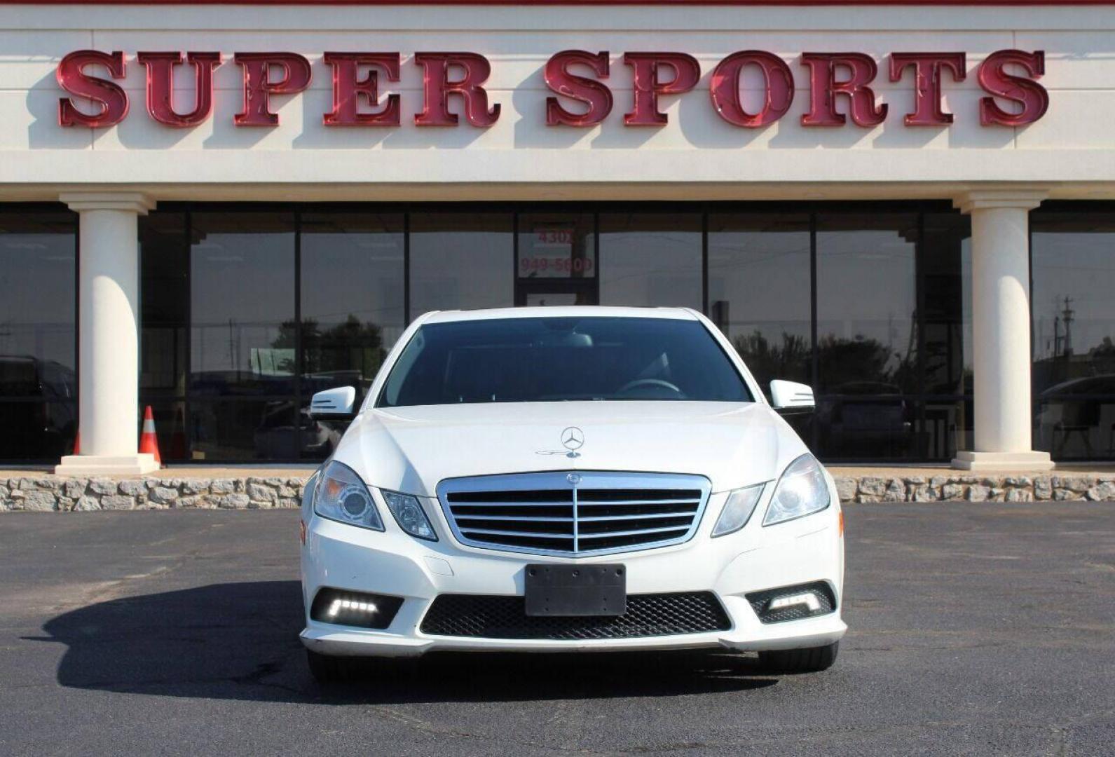 2011 White Mercedes-Benz E-Class E350 Sedan (WDDHF5GB7BA) with an 3.5L V6 DOHC 24V engine, 7-Speed Automatic transmission, located at 4301 NW 39th , Oklahoma City, OK, 73112, (405) 949-5600, 35.512135, -97.598671 - NO DRIVERS LICENSE - NO FULL COVERAGE INSURANCE - NO CREDIT CHECK. COME ON OVER TO SUPERSPORTS AND TAKE A LOOK AND TEST DRIVE PLEASE GIVE US A CALL AT (405) 949-5600. NO LICENCIA DE MANEJAR- NO SEGURO DE COBERTURA TOTAL- NO VERIFICACION DE CREDITO. POR FAVOR VENGAN A SUPERSPORTS, ECHE U - Photo#2