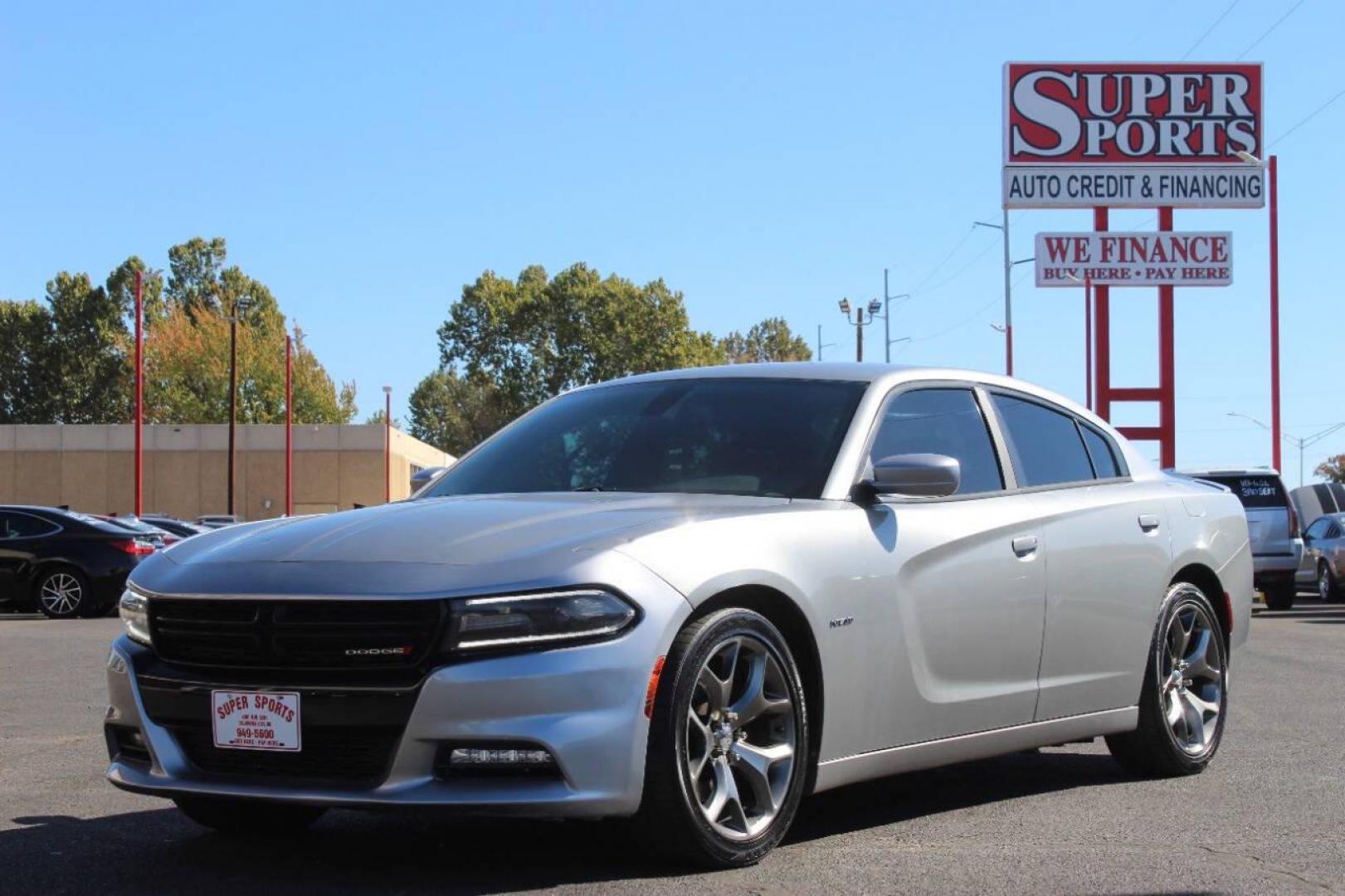 2015 Silver Dodge Charger R/T (2C3CDXCT7FH) with an 5.7L V8 OHV 16V engine, 8-Speed Automatic transmission, located at 4301 NW 39th , Oklahoma City, OK, 73112, (405) 949-5600, 35.512135, -97.598671 - NO DRIVERS LICENCE NO-FULL COVERAGE INSURANCE-NO CREDIT CHECK. COME ON OVER TO SUPERSPORTS AND TAKE A LOOK AND TEST DRIVE. PLEASE GIVE US A CALL AT (405) 949-5600. NO LICENSIA DE MANEJAR- NO SEGURO DE COBERTURA TOTAL- NO VERIFICACCION DE CREDITO. POR FAVOR VENGAN A SUPERSPORTS, ECHE UN - Photo#4