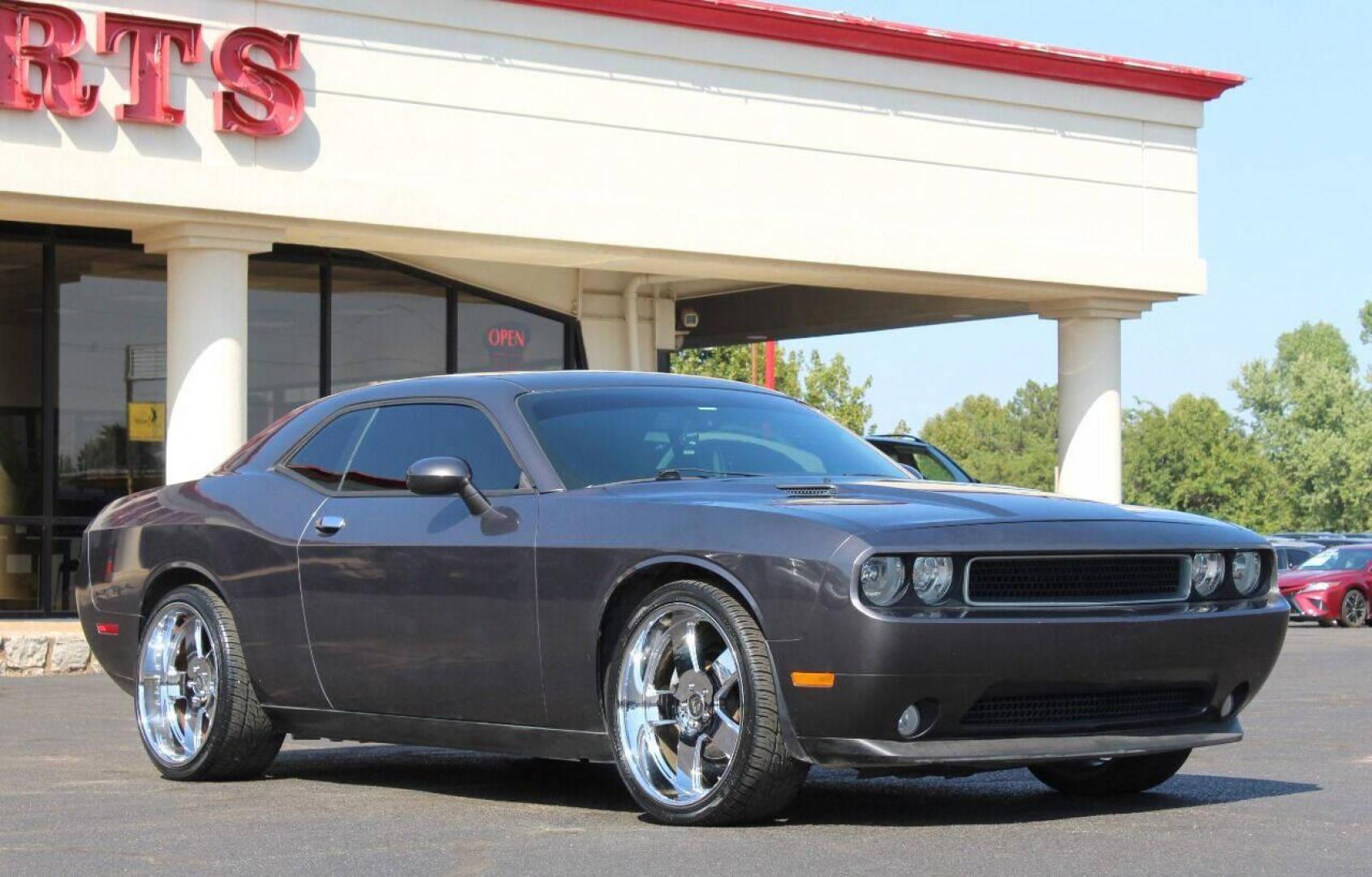 2013 Gray Dodge Challenger SXT (2C3CDYAG2DH) with an 3.6L V6 DOHC 24V engine, 4-Speed Automatic transmission, located at 4301 NW 39th , Oklahoma City, OK, 73112, (405) 949-5600, 35.512135, -97.598671 - NO DRIVERS LICENCE NO-FULL COVERAGE INSURANCE-NO CREDIT CHECK. COME ON OVER TO SUPER SPORTS AND TAKE A LOOK AND TEST DRIVE PLEASE GIVE US A CALL AT (405) 949-5600. NO LICENSIA DE MANEJAR- NO SEGURO DE COBERTURA TOTAL- NO VERIFICACCION DE CREDITO. POR FAVOR VENGAN A SUPERSPORTS, ECHE UN - Photo#0