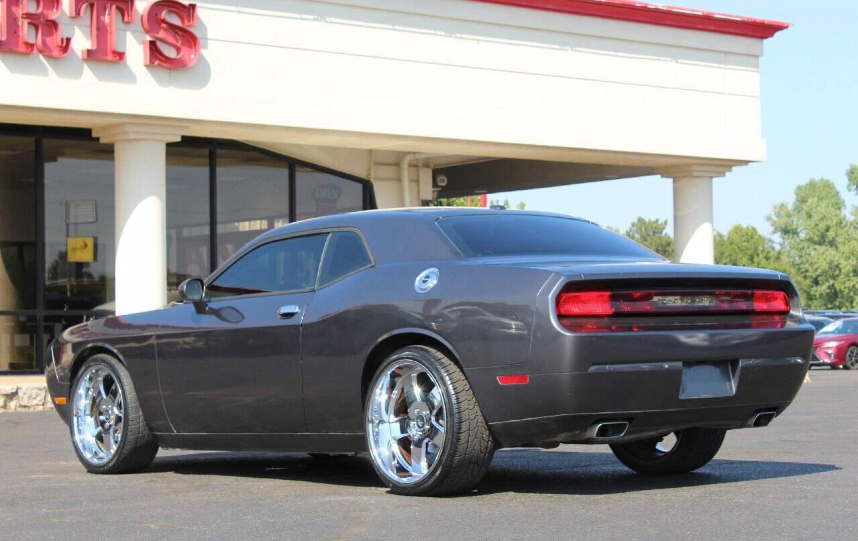 2013 Gray Dodge Challenger SXT (2C3CDYAG2DH) with an 3.6L V6 DOHC 24V engine, 4-Speed Automatic transmission, located at 4301 NW 39th , Oklahoma City, OK, 73112, (405) 949-5600, 35.512135, -97.598671 - NO DRIVERS LICENCE NO-FULL COVERAGE INSURANCE-NO CREDIT CHECK. COME ON OVER TO SUPER SPORTS AND TAKE A LOOK AND TEST DRIVE PLEASE GIVE US A CALL AT (405) 949-5600. NO LICENSIA DE MANEJAR- NO SEGURO DE COBERTURA TOTAL- NO VERIFICACCION DE CREDITO. POR FAVOR VENGAN A SUPERSPORTS, ECHE UN - Photo#5