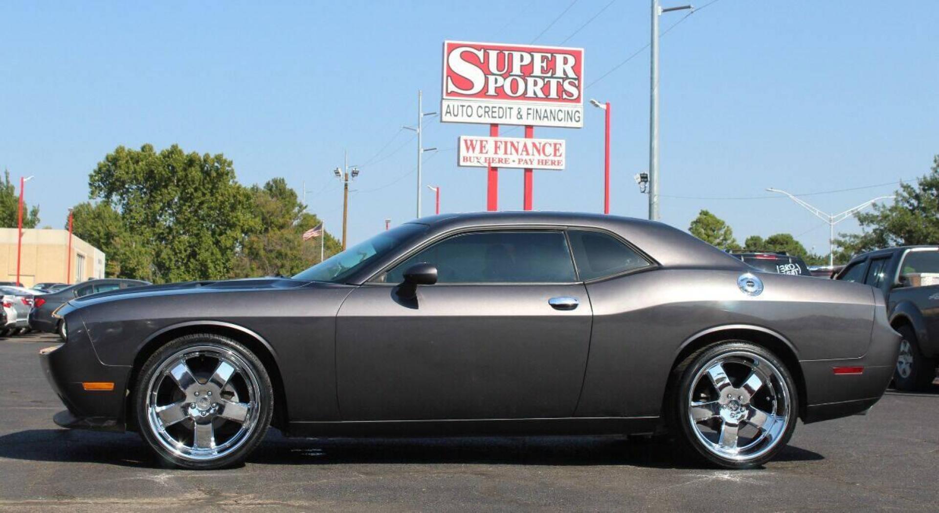 2013 Gray Dodge Challenger SXT (2C3CDYAG2DH) with an 3.6L V6 DOHC 24V engine, 4-Speed Automatic transmission, located at 4301 NW 39th , Oklahoma City, OK, 73112, (405) 949-5600, 35.512135, -97.598671 - NO DRIVERS LICENCE NO-FULL COVERAGE INSURANCE-NO CREDIT CHECK. COME ON OVER TO SUPER SPORTS AND TAKE A LOOK AND TEST DRIVE PLEASE GIVE US A CALL AT (405) 949-5600. NO LICENSIA DE MANEJAR- NO SEGURO DE COBERTURA TOTAL- NO VERIFICACCION DE CREDITO. POR FAVOR VENGAN A SUPERSPORTS, ECHE UN - Photo#6