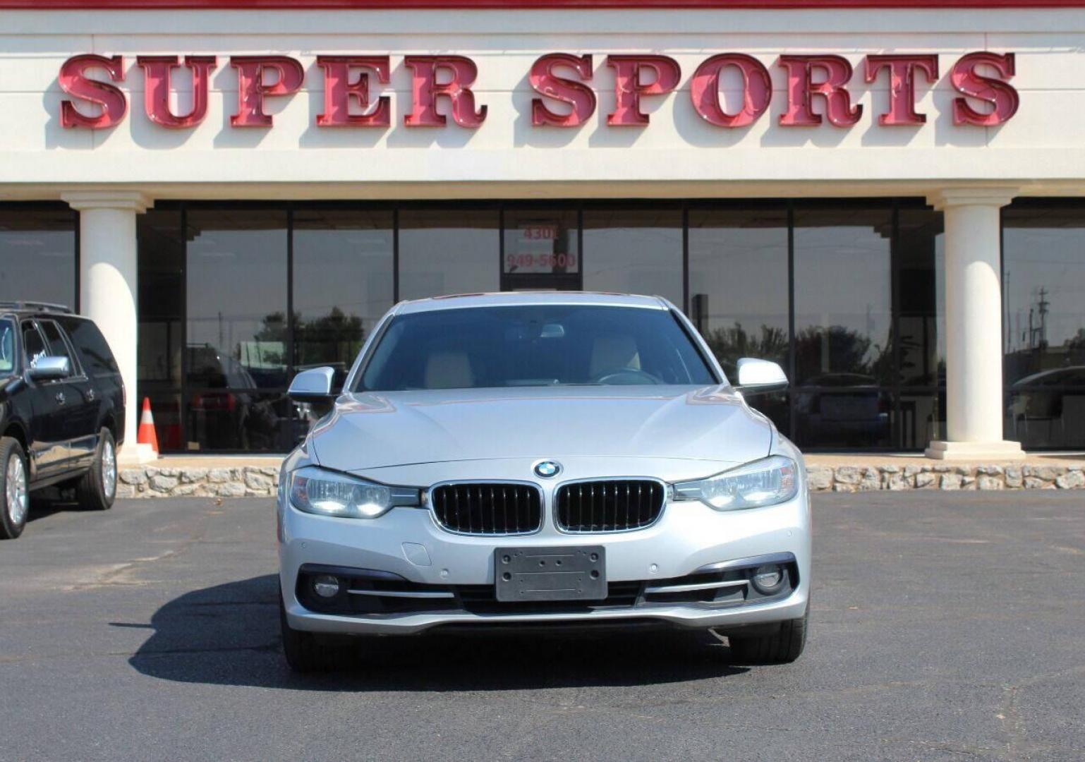 2017 Silver BMW 3-Series 330i SULEV Sedan (WBA8B9G56HN) with an 3.0L L6 DOHC 24V engine, 8A transmission, located at 4301 NW 39th , Oklahoma City, OK, 73112, (405) 949-5600, 35.512135, -97.598671 - NO DRIVERS LICENSE - NO FULL COVERAGE INSURANCE - NO CREDIT CHECK. COME ON OVER TO SUPERSPORTS AND TAKE A LOOK AND TEST DRIVE. PLEASE GIVE US A CALL AT (405) 949-5600. NO LICENCIA DE MANEJAR - NO SEGURO DE COBERTURA TOTAL - NO VERIFICACION DE CREDITO. POR FAVOR VENGAN A SUPERSPORTS, ECHE - Photo#2