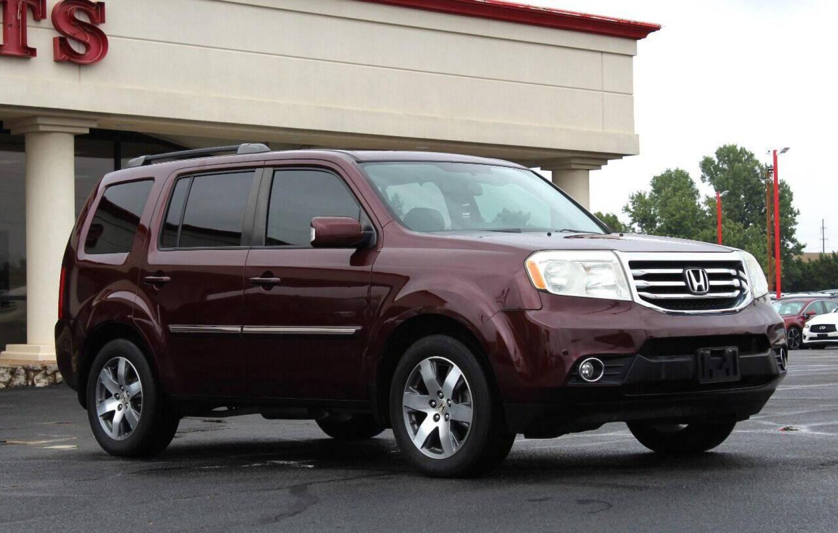 2014 Maroon Honda Pilot Touring 4WD 5-Spd AT with DVD (5FNYF4H99EB) with an 3.5L V6 SOHC 24V engine, 5-Speed Automatic transmission, located at 4301 NW 39th , Oklahoma City, OK, 73112, (405) 949-5600, 35.512135, -97.598671 - NO DRIVERS LICENSE - NO FULL COVERAGE INSURANCE - NO CREDIT CHECK. COME ON OVER TO SUPERSPORTS AND TAKE A LOOK AND TEST DRIVE. PLEASE GIVE US A CALL AT (405) 949-5600. NO LICENCIA DE MANEJAR - NO SEGURO DE COBERTURA TOTAL - NO VERIFICACION DE CREDITO. POR FAVOR VENGAN A SUPERSPORTS, E - Photo#2