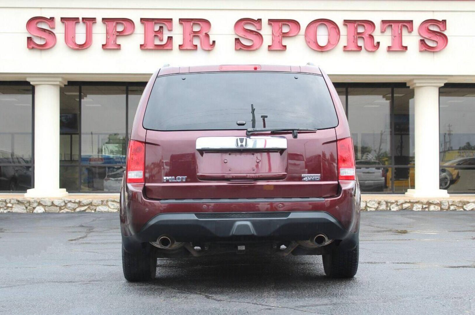 2014 Maroon Honda Pilot Touring 4WD 5-Spd AT with DVD (5FNYF4H99EB) with an 3.5L V6 SOHC 24V engine, 5-Speed Automatic transmission, located at 4301 NW 39th , Oklahoma City, OK, 73112, (405) 949-5600, 35.512135, -97.598671 - NO DRIVERS LICENSE - NO FULL COVERAGE INSURANCE - NO CREDIT CHECK. COME ON OVER TO SUPERSPORTS AND TAKE A LOOK AND TEST DRIVE. PLEASE GIVE US A CALL AT (405) 949-5600. NO LICENCIA DE MANEJAR - NO SEGURO DE COBERTURA TOTAL - NO VERIFICACION DE CREDITO. POR FAVOR VENGAN A SUPERSPORTS, E - Photo#4