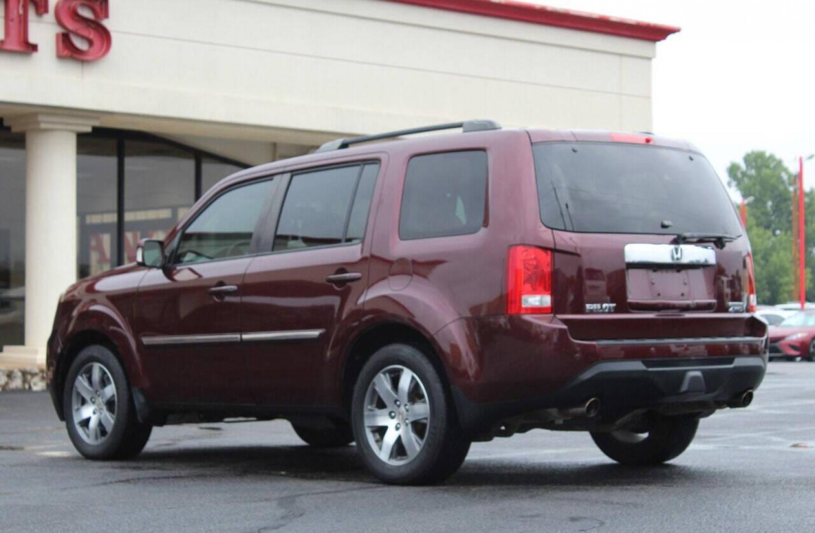 2014 Maroon Honda Pilot Touring 4WD 5-Spd AT with DVD (5FNYF4H99EB) with an 3.5L V6 SOHC 24V engine, 5-Speed Automatic transmission, located at 4301 NW 39th , Oklahoma City, OK, 73112, (405) 949-5600, 35.512135, -97.598671 - NO DRIVERS LICENSE - NO FULL COVERAGE INSURANCE - NO CREDIT CHECK. COME ON OVER TO SUPERSPORTS AND TAKE A LOOK AND TEST DRIVE. PLEASE GIVE US A CALL AT (405) 949-5600. NO LICENCIA DE MANEJAR - NO SEGURO DE COBERTURA TOTAL - NO VERIFICACION DE CREDITO. POR FAVOR VENGAN A SUPERSPORTS, E - Photo#5